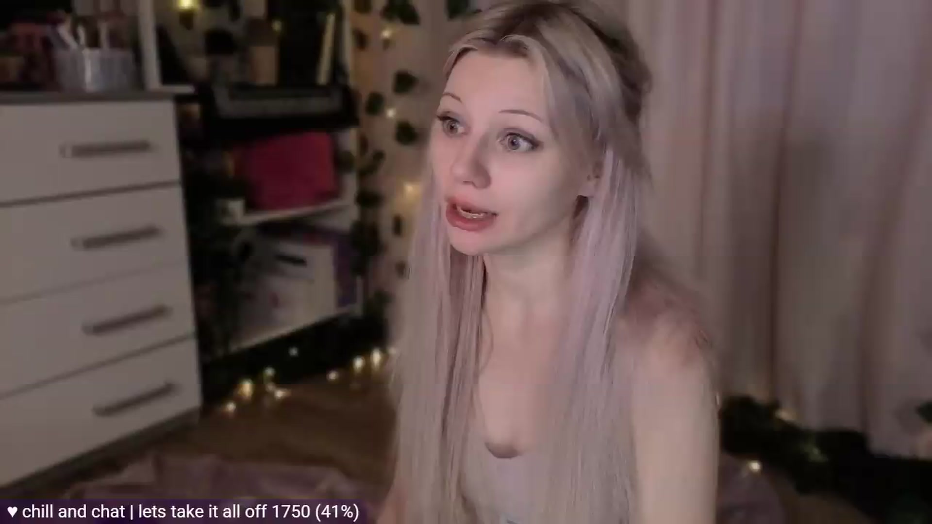 Gallery image thumbnail from JellyFox's myfreecams stream on, 05/12/2026, 01:52 image 19 of 20