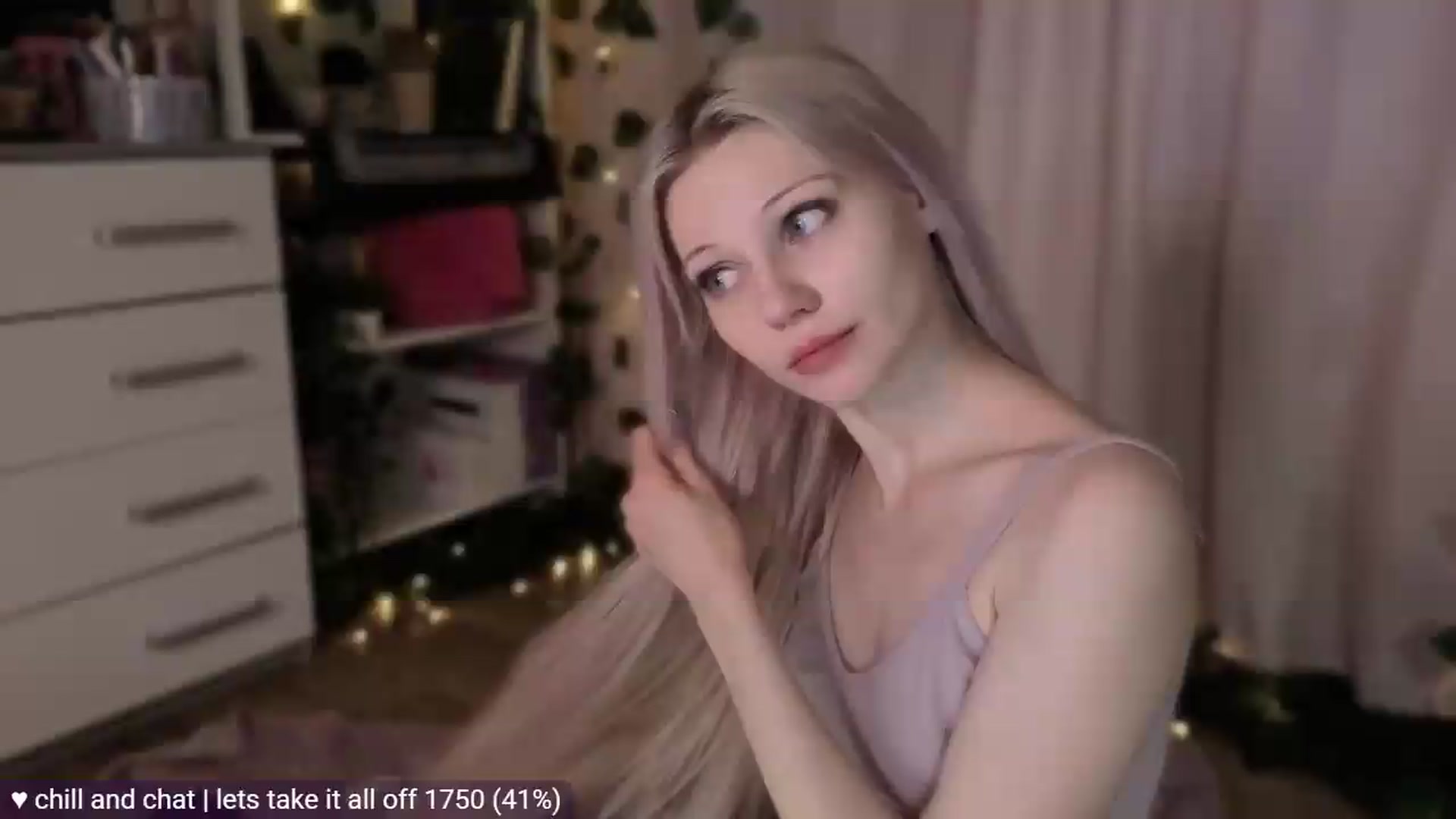 Gallery image thumbnail from JellyFox's myfreecams stream on, 05/12/2026, 01:52 image 17 of 20