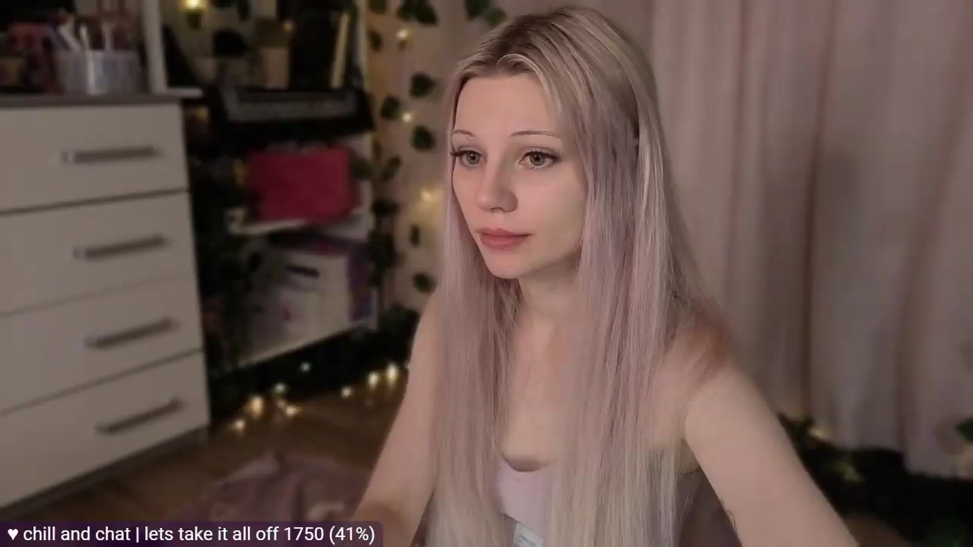Gallery image thumbnail from JellyFox's myfreecams stream on, 05/12/2026, 01:52 image 9 of 20