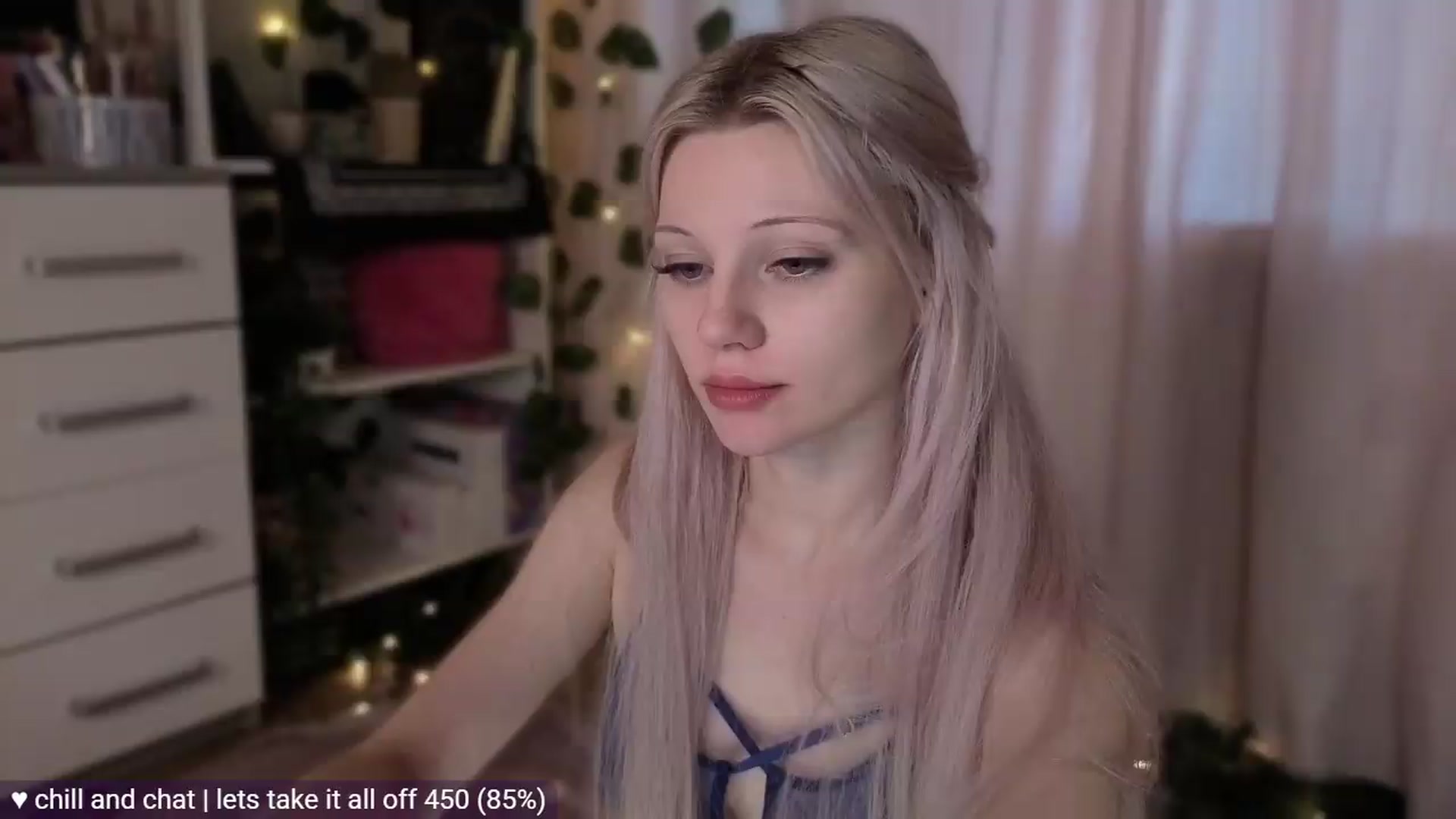 Gallery image thumbnail from JellyFox's myfreecams stream on, 05/12/2026, 03:45 image 19 of 20
