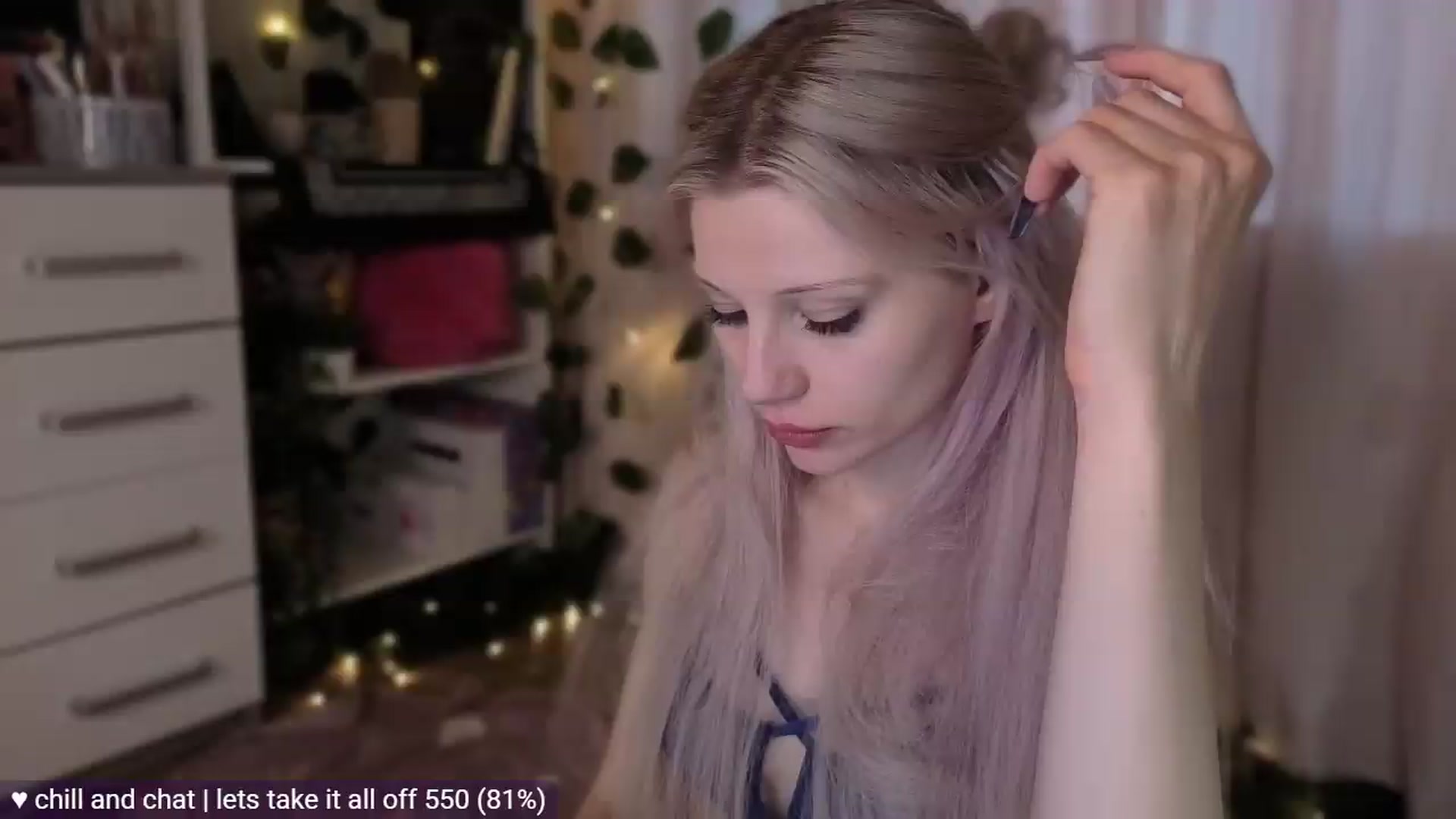 Gallery image thumbnail from JellyFox's myfreecams stream on, 05/12/2026, 03:45 image 2 of 20