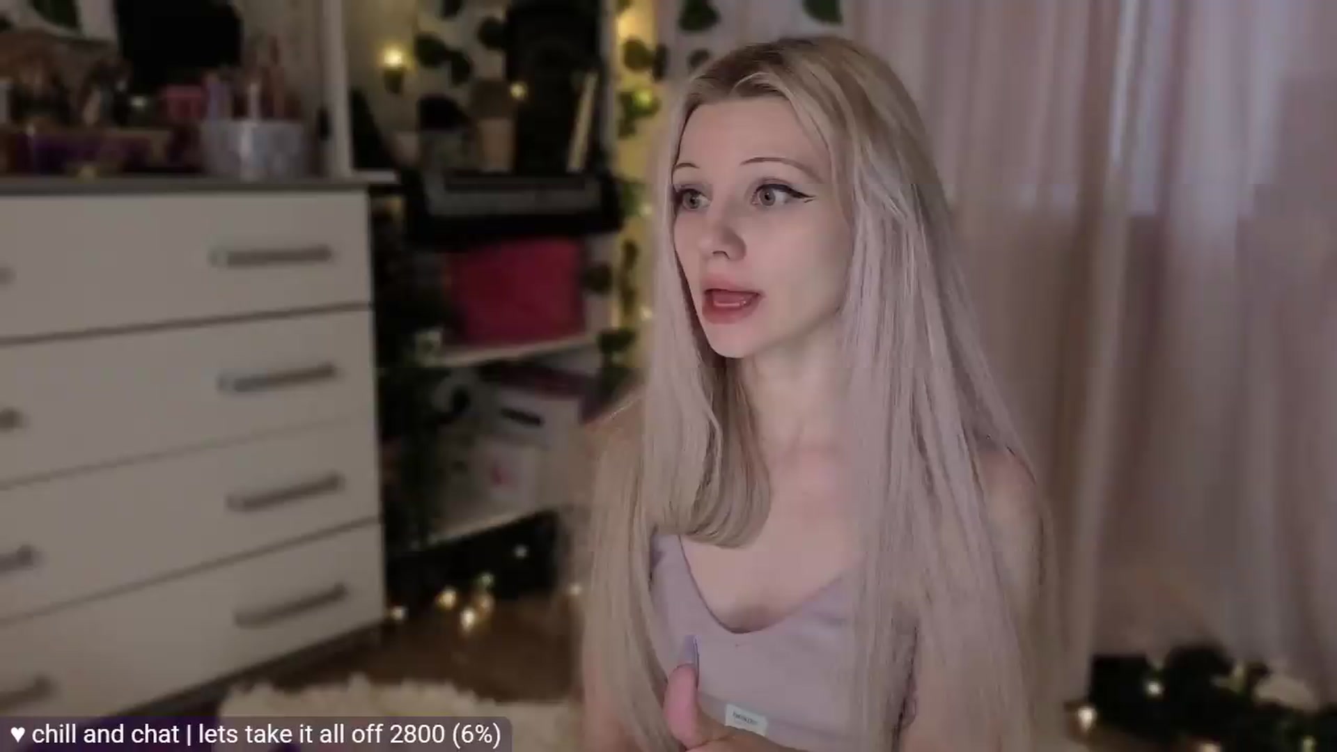 Gallery image thumbnail from JellyFox's myfreecams stream on, 05/16/2026, 03:31 image 5 of 20