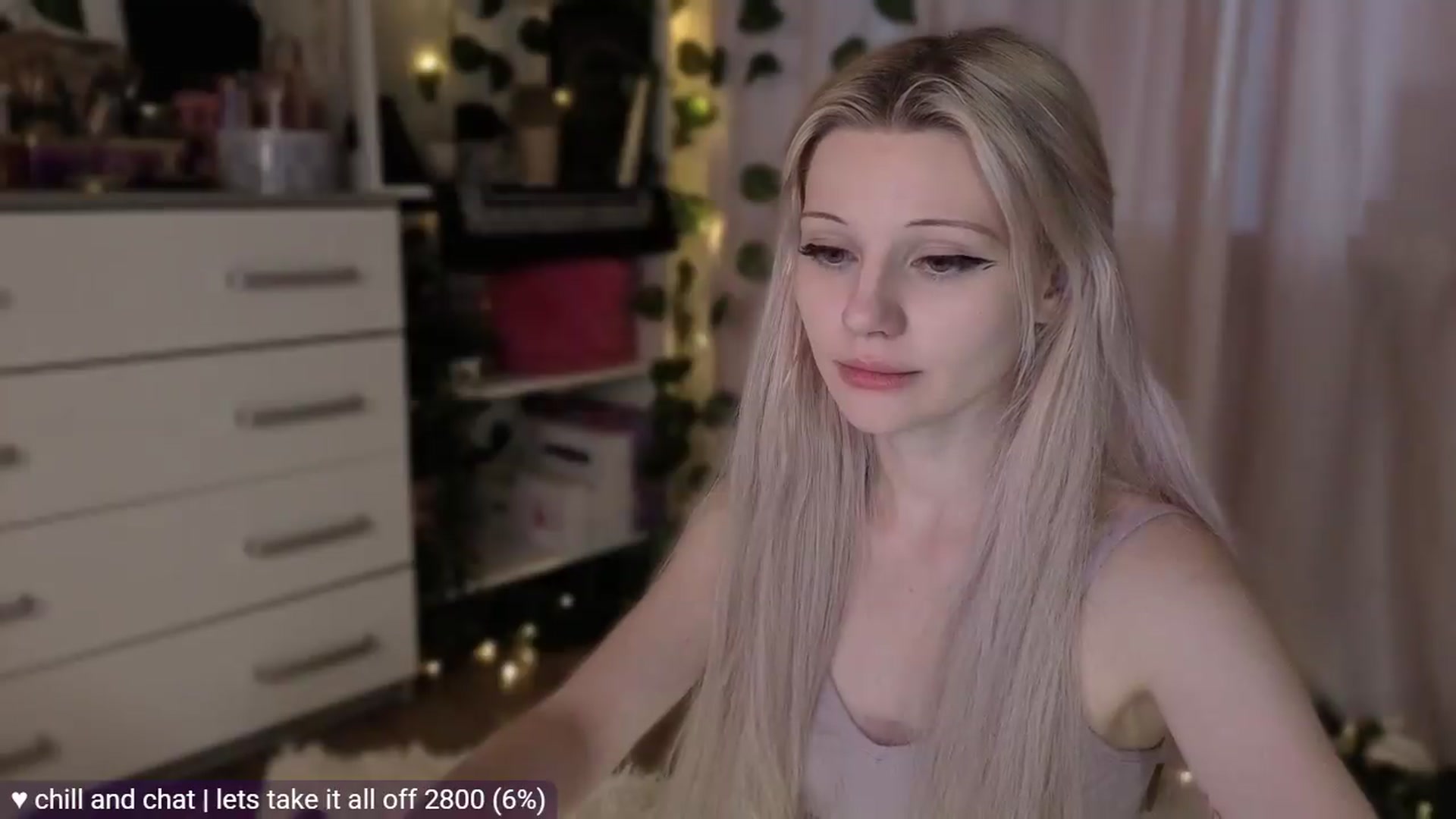 Gallery image thumbnail from JellyFox's myfreecams stream on, 05/16/2026, 03:31 image 10 of 20
