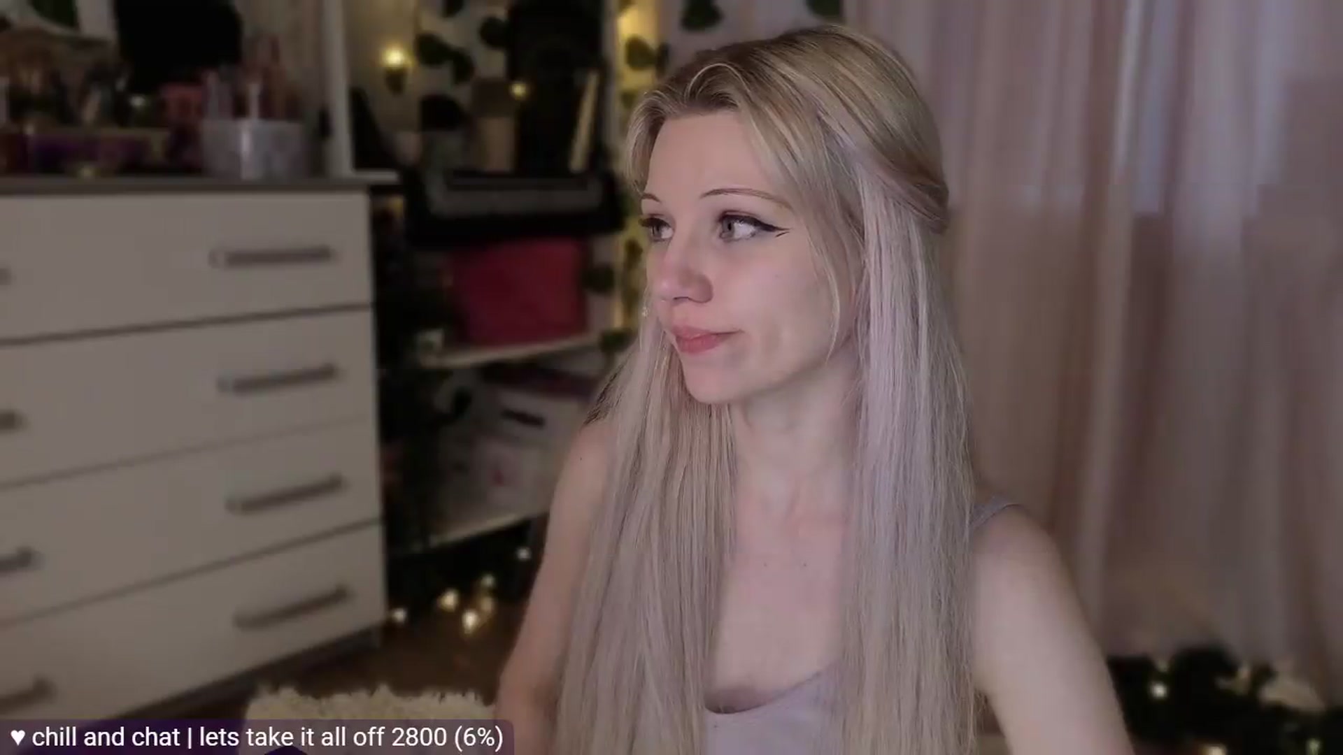Gallery image thumbnail from JellyFox's myfreecams stream on, 05/16/2026, 03:31 image 14 of 20