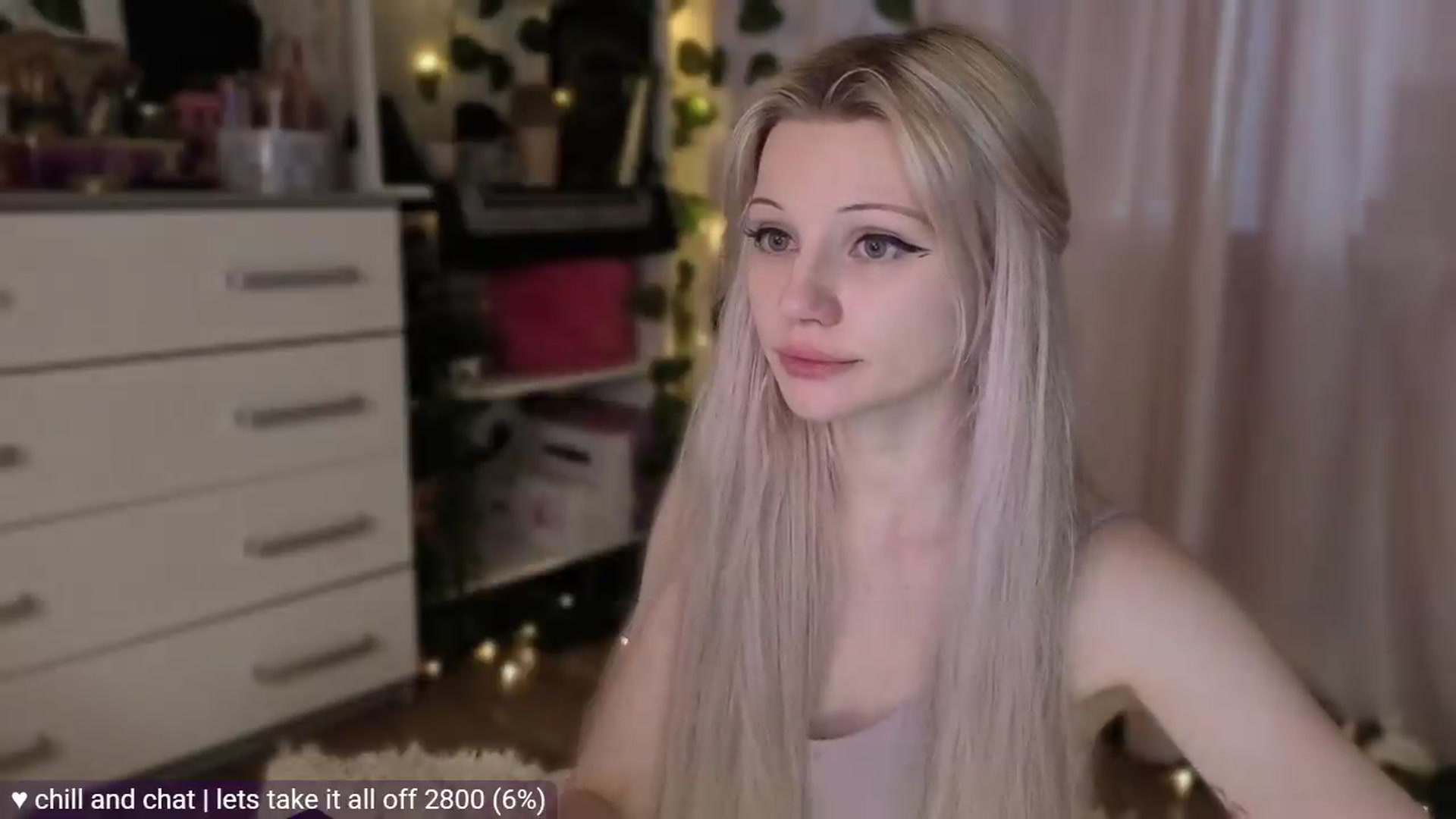 Gallery image thumbnail from JellyFox's myfreecams stream on, 05/16/2026, 03:31 image 15 of 20