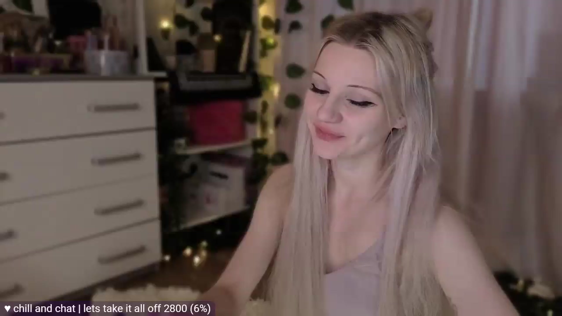 Gallery image thumbnail from JellyFox's myfreecams stream on, 05/16/2026, 03:31 image 3 of 20