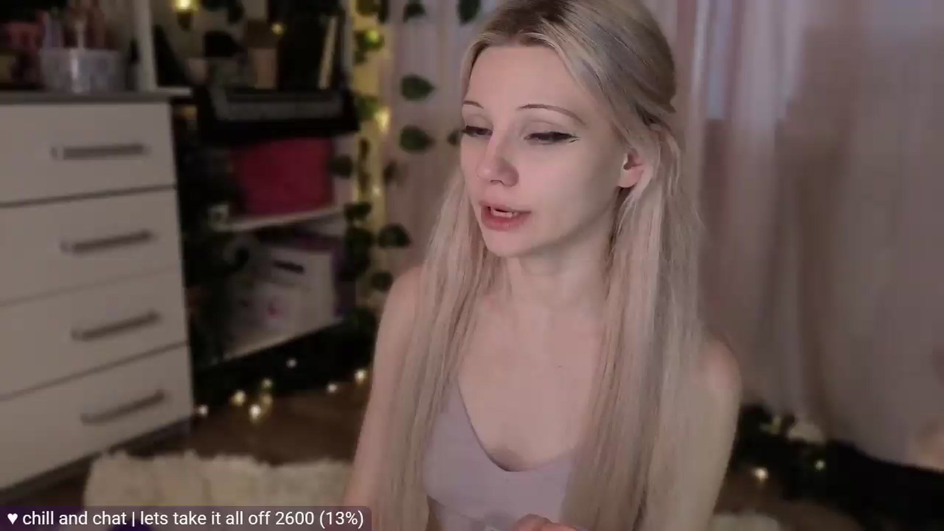 Gallery image thumbnail from JellyFox's myfreecams stream on, 05/16/2026, 05:08 image 2 of 20