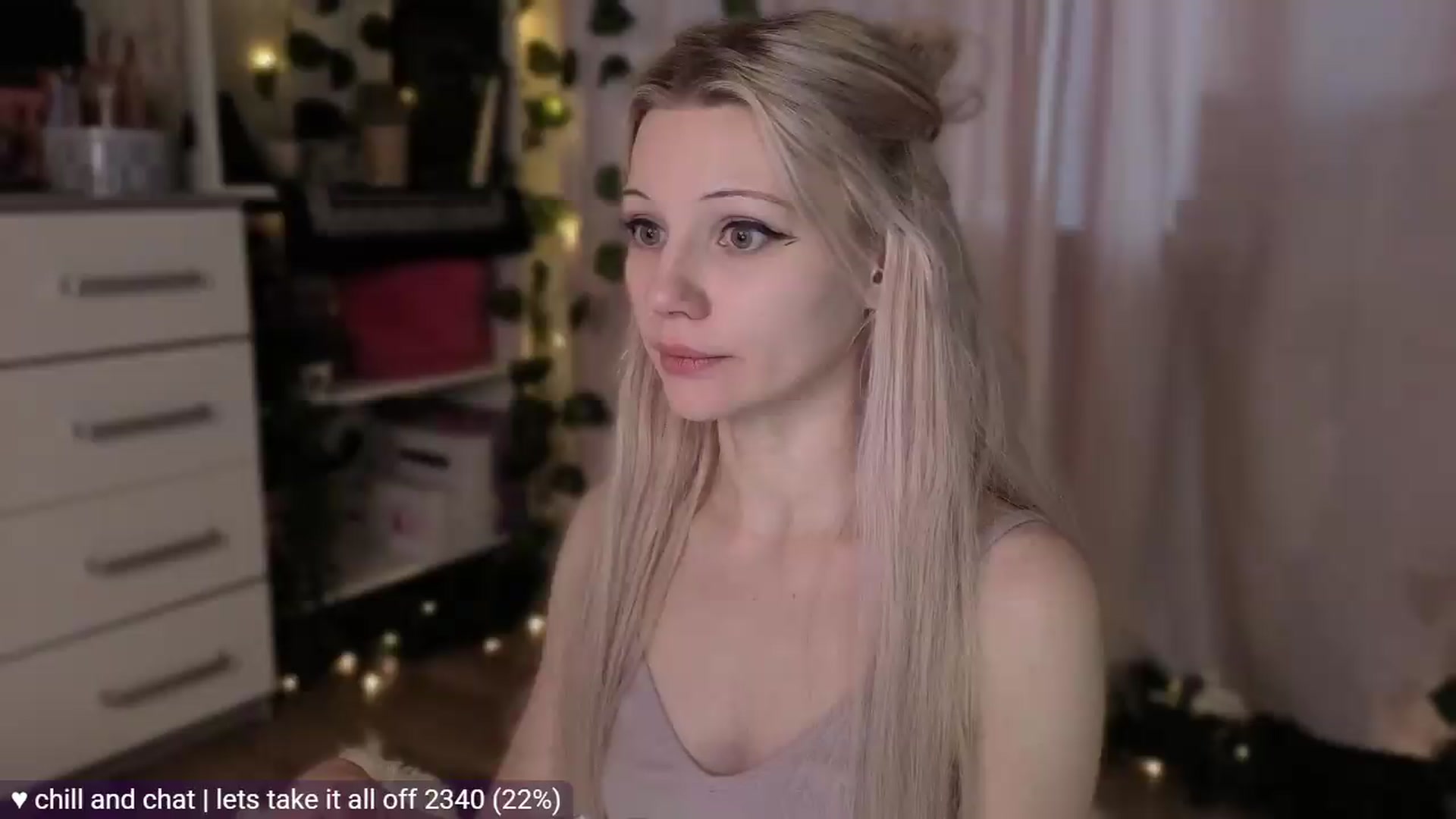 Gallery image thumbnail from JellyFox's myfreecams stream on, 05/16/2026, 05:08 image 19 of 20