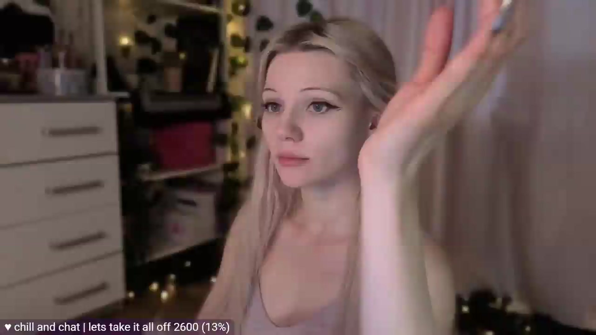 Gallery image thumbnail from JellyFox's myfreecams stream on, 05/16/2026, 05:08 image 6 of 20