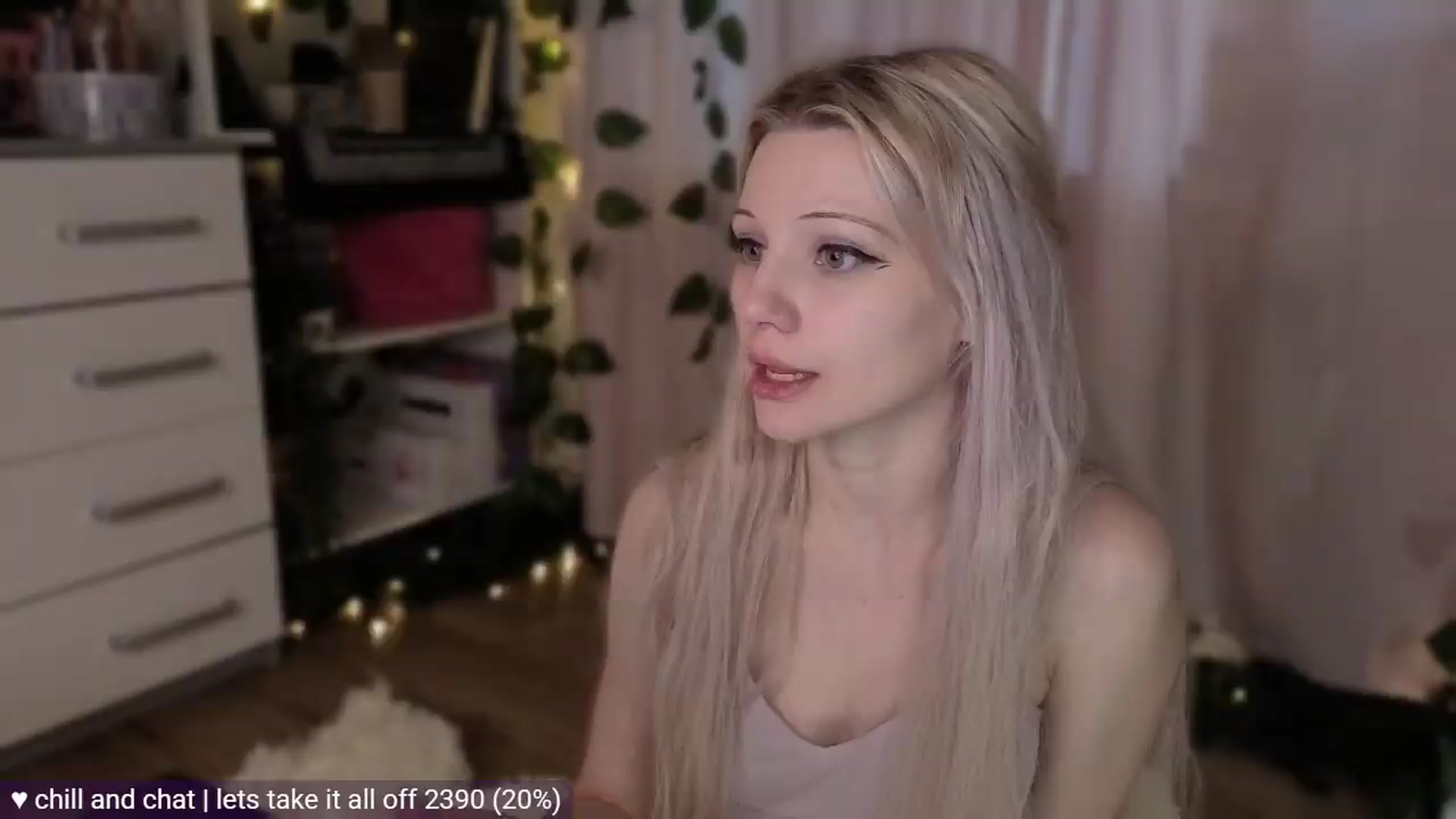 Gallery image thumbnail from JellyFox's myfreecams stream on, 05/16/2026, 05:08 image 18 of 20