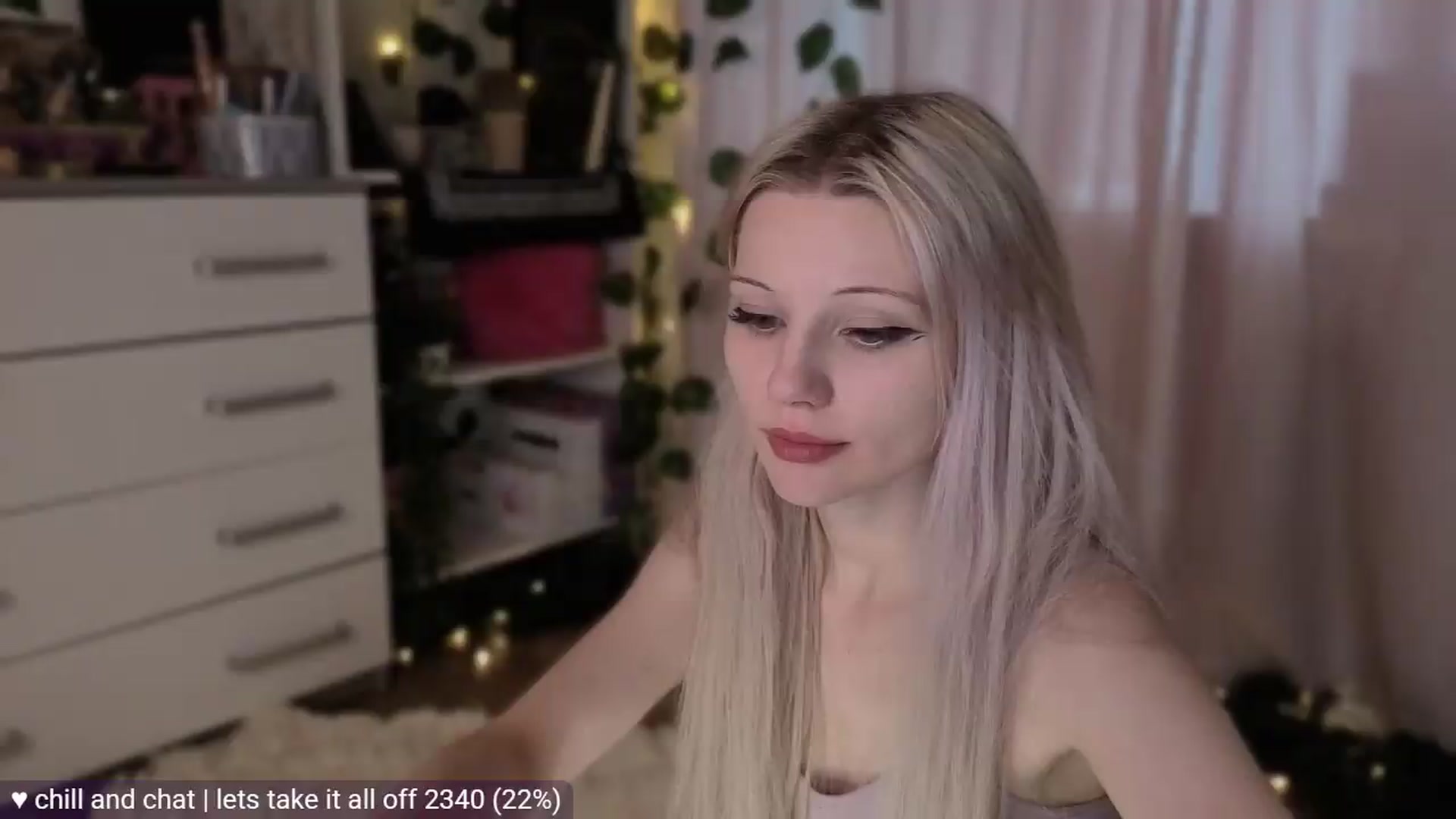 Gallery image thumbnail from JellyFox's myfreecams stream on, 05/16/2026, 07:11 image 12 of 20