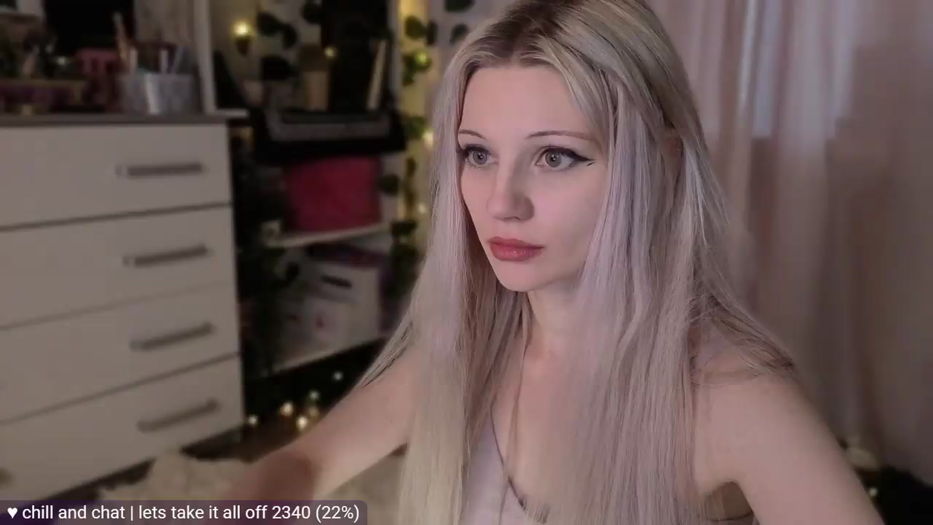 Gallery image thumbnail from JellyFox's myfreecams stream on, 05/16/2026, 07:11 image 8 of 20
