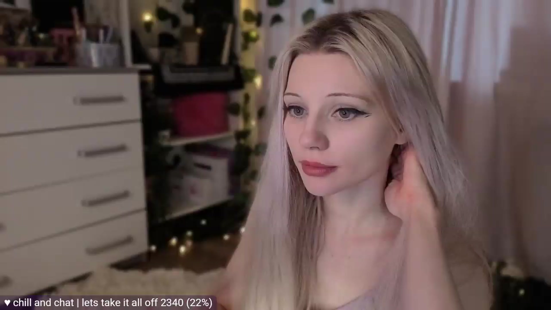 Gallery image thumbnail from JellyFox's myfreecams stream on, 05/16/2026, 07:11 image 14 of 20