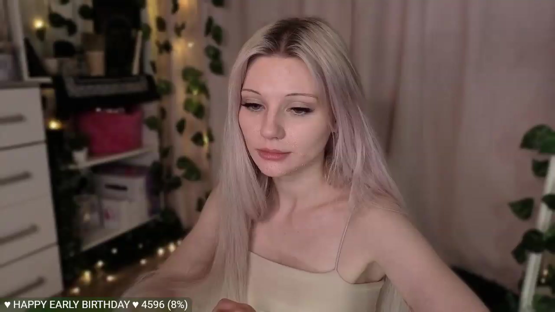 Gallery image thumbnail from JellyFox's myfreecams stream on, 05/25/2026, 04:27 image 18 of 20