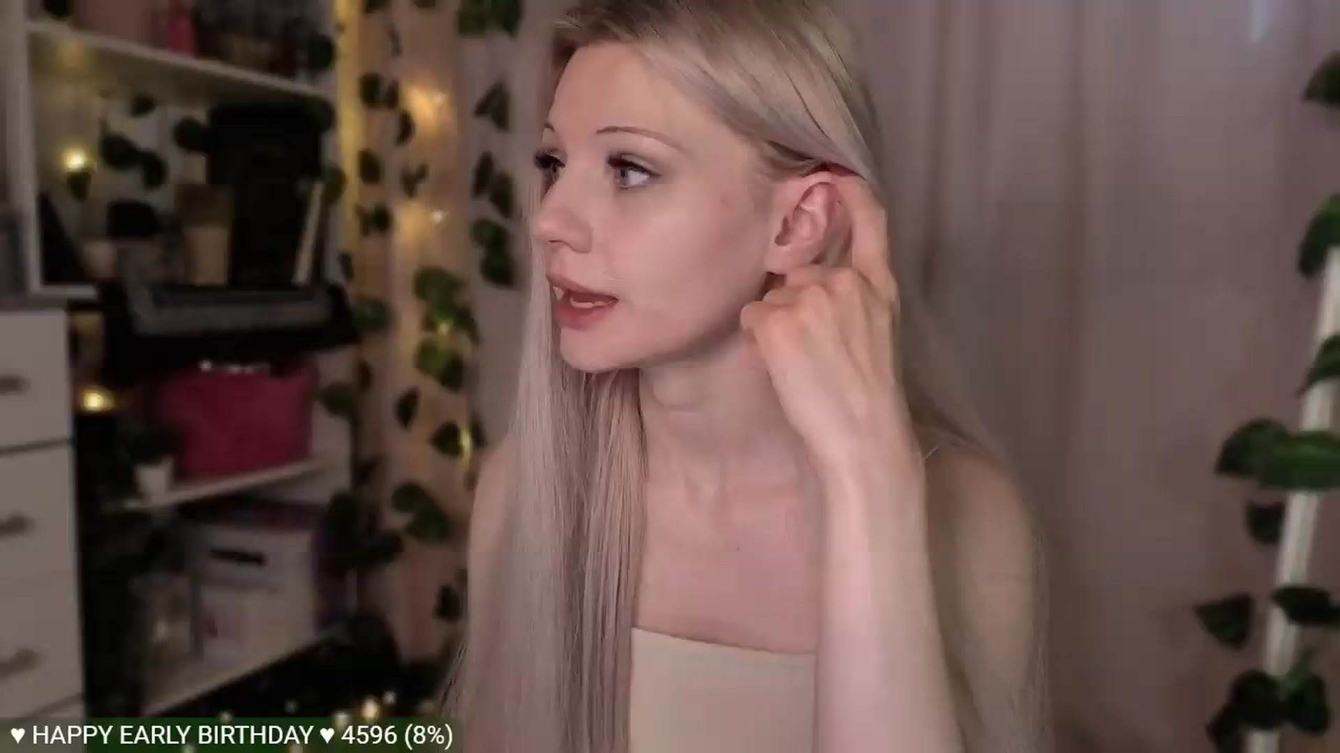 Gallery image thumbnail from JellyFox's myfreecams stream on, 05/25/2026, 04:27 image 14 of 20