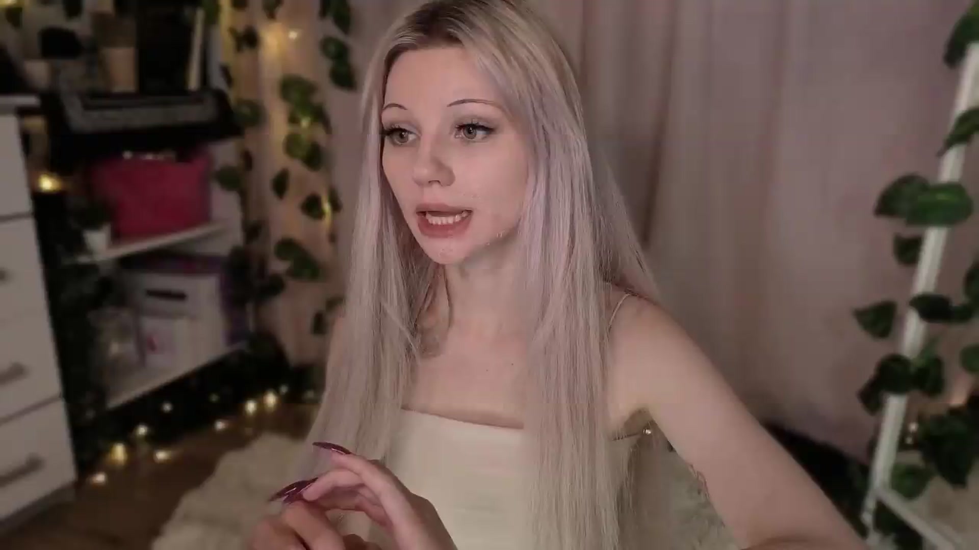 Gallery image thumbnail from JellyFox's myfreecams stream on, 05/25/2026, 05:16 image 2 of 20