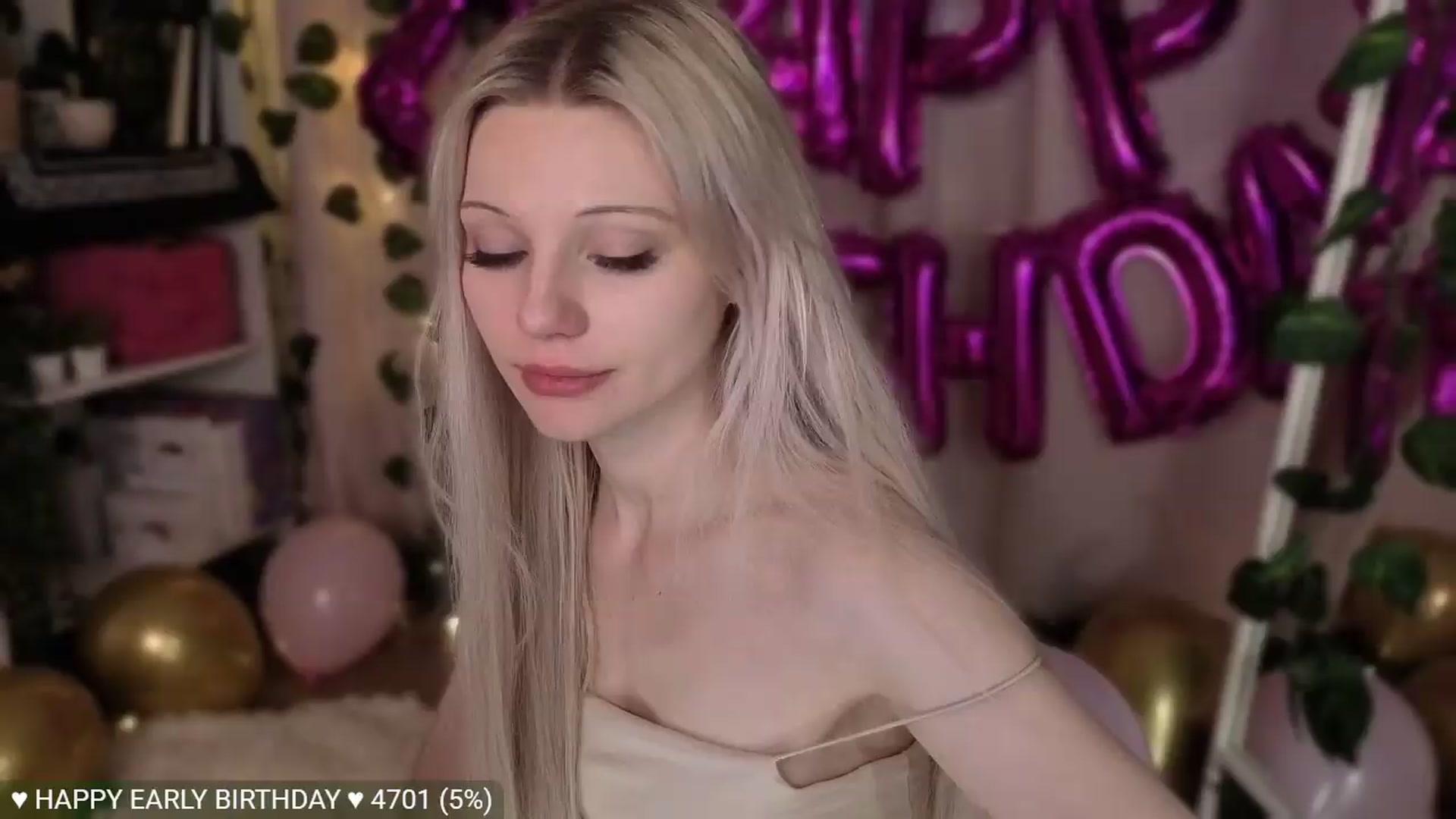 Gallery image thumbnail from JellyFox's myfreecams stream on, 05/29/2026, 04:24 image 10 of 20