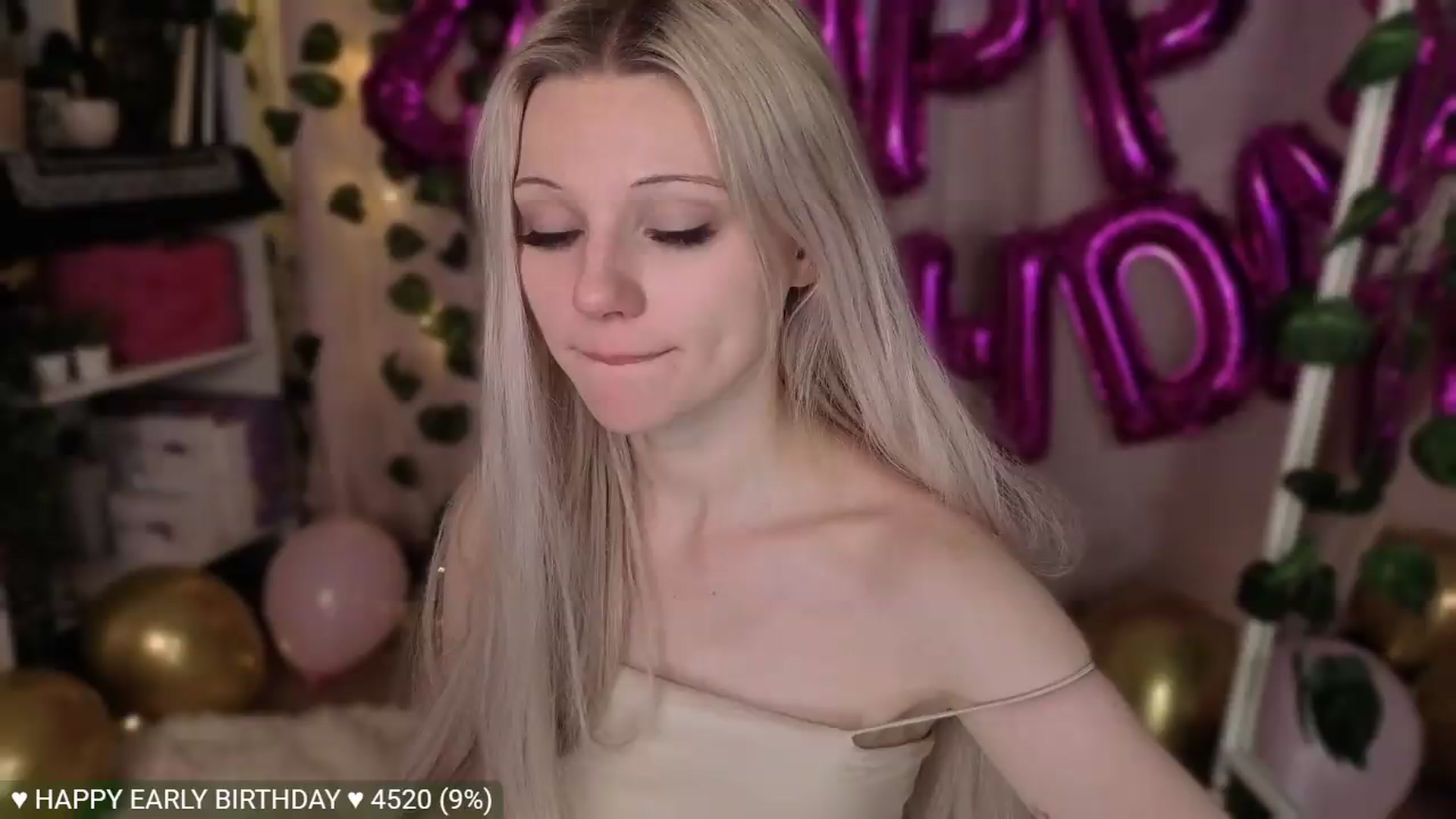 Gallery image thumbnail from JellyFox's myfreecams stream on, 05/29/2026, 04:24 image 16 of 20