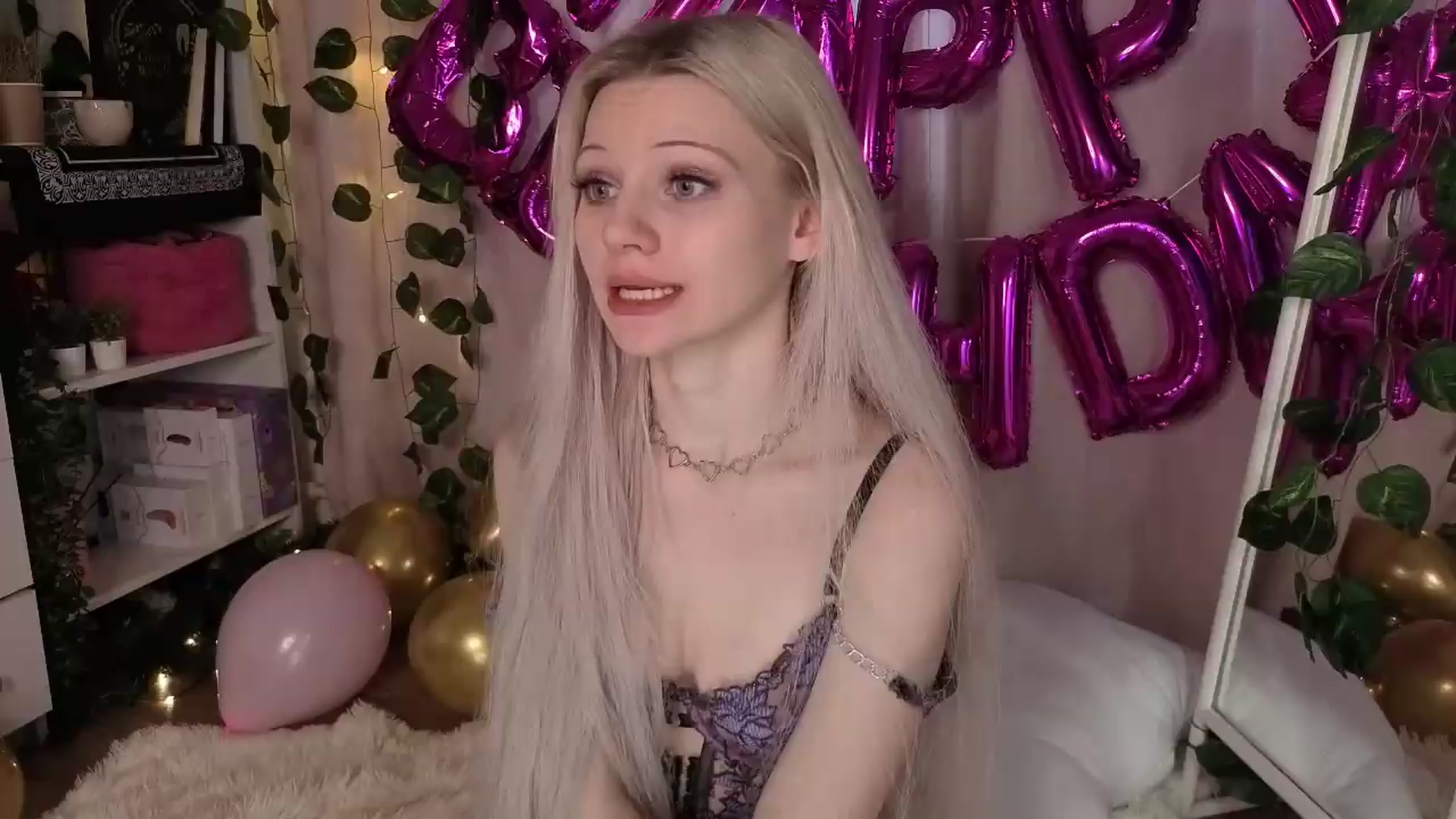 Gallery image thumbnail from JellyFox's myfreecams stream on, 06/01/2026, 07:33 image 13 of 20