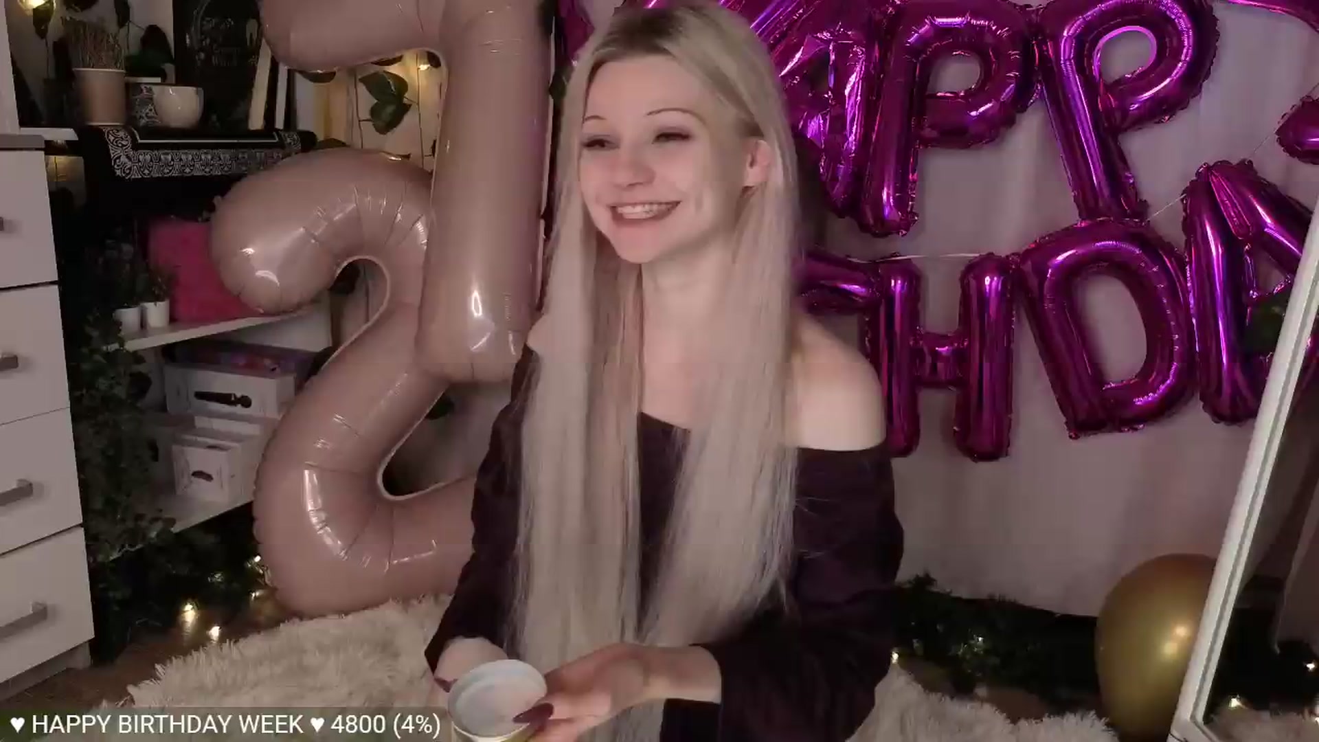 Gallery image thumbnail from JellyFox's myfreecams stream on, 06/07/2026, 08:32 image 1 of 20