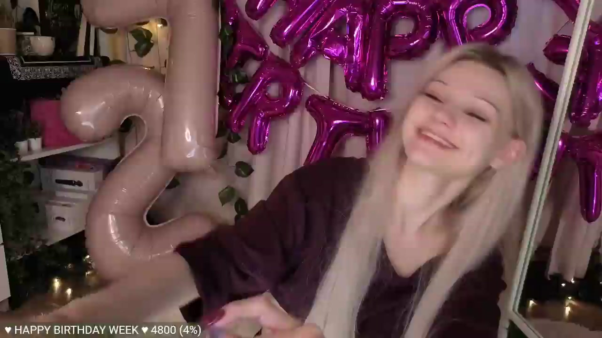 Gallery image thumbnail from JellyFox's myfreecams stream on, 06/07/2026, 08:32 image 10 of 20