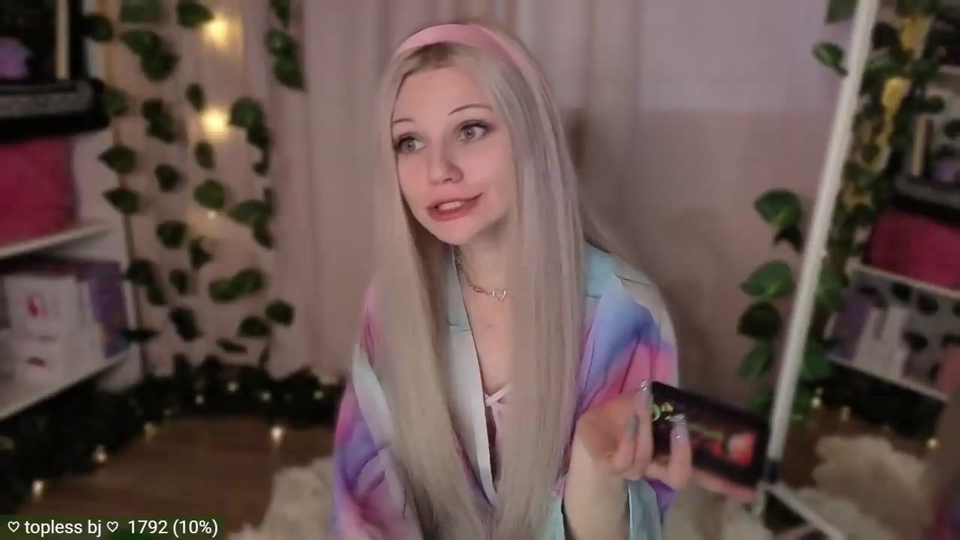 Gallery image thumbnail from JellyFox's myfreecams stream on, 07/16/2026, 02:28 image 15 of 20