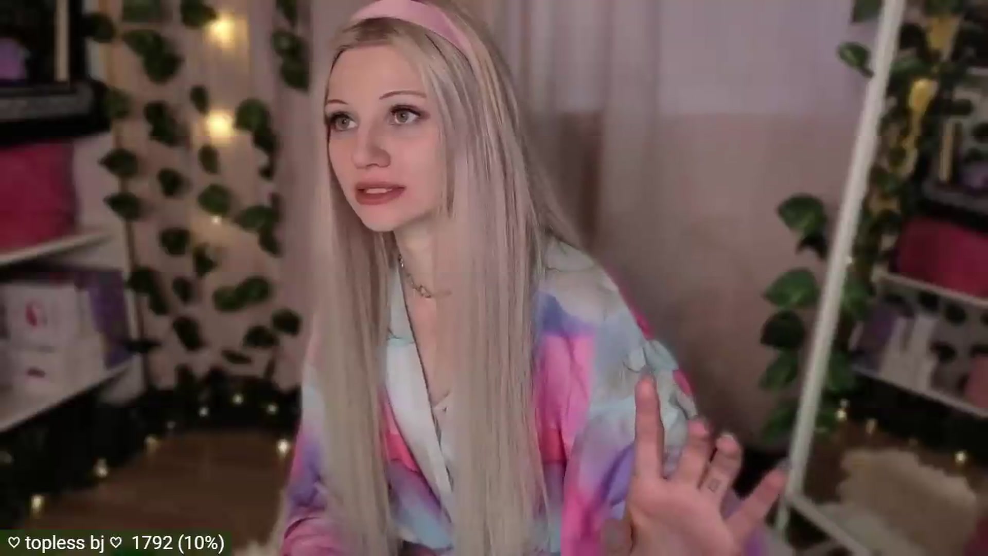Gallery image thumbnail from JellyFox's myfreecams stream on, 07/16/2026, 02:28 image 19 of 20