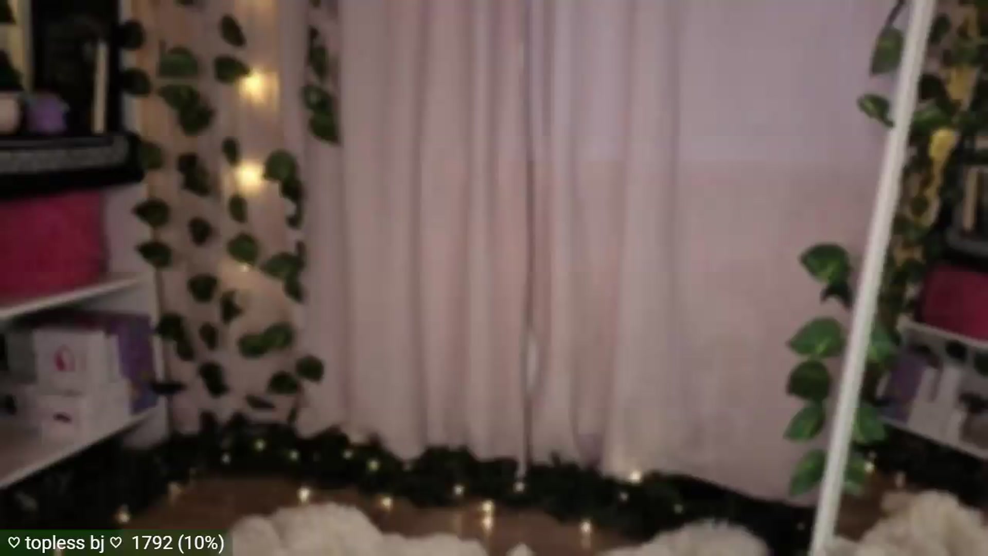 Gallery image thumbnail from JellyFox's myfreecams stream on, 07/16/2026, 02:28 image 1 of 20