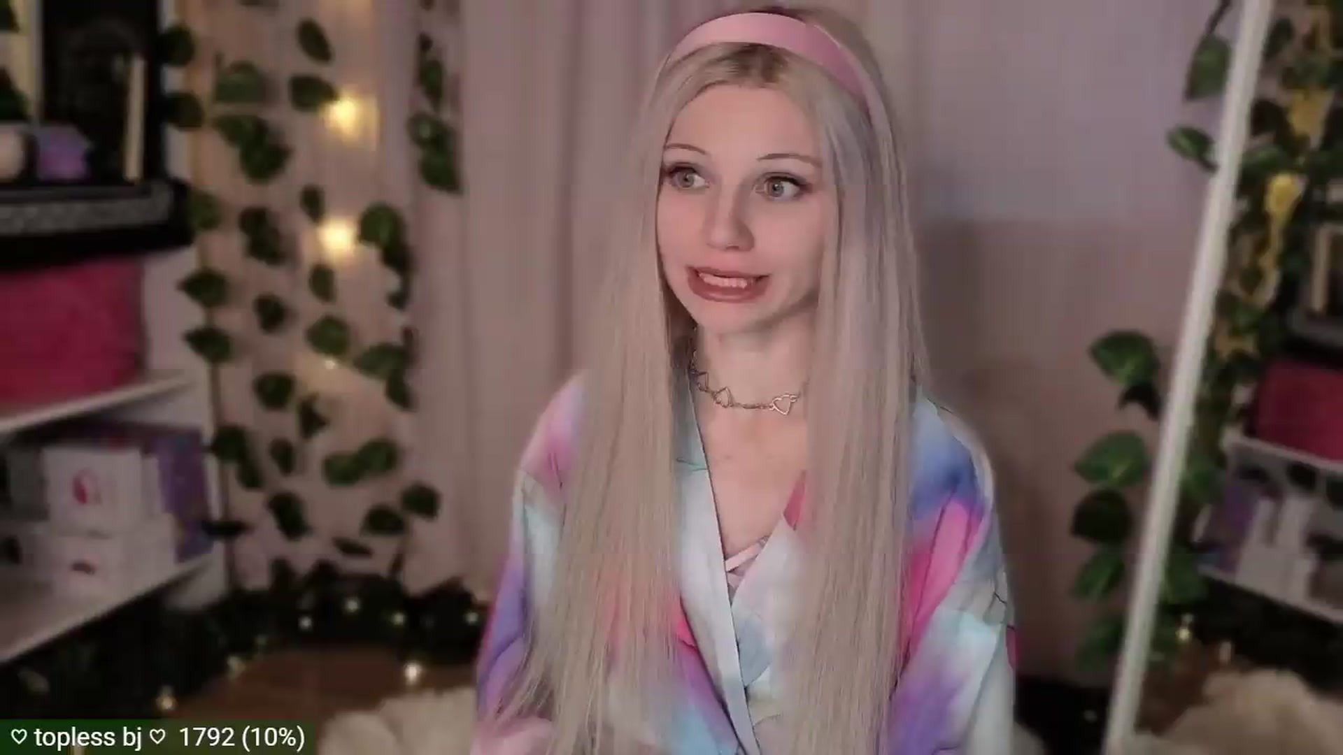 Gallery image thumbnail from JellyFox's myfreecams stream on, 07/16/2026, 02:28 image 6 of 20