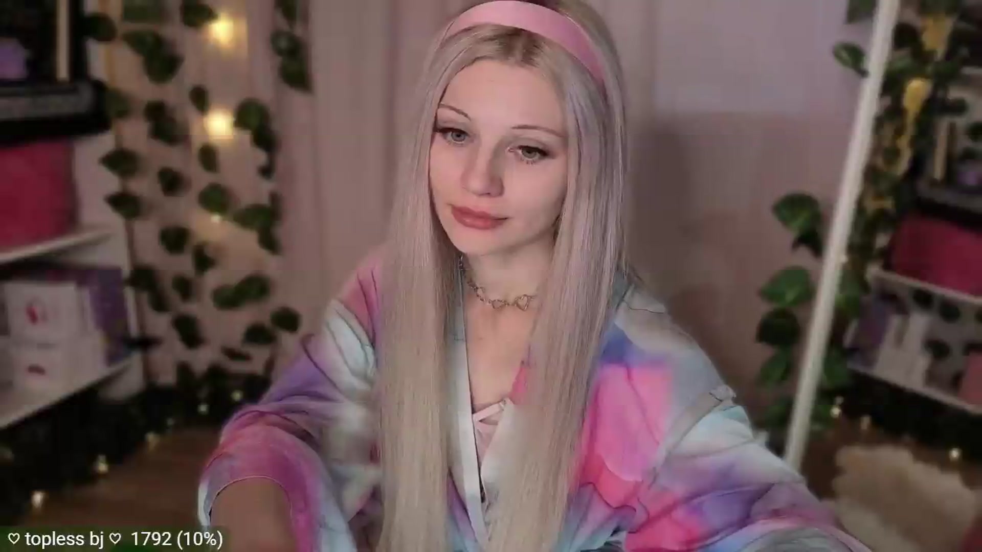 Gallery image thumbnail from JellyFox's myfreecams stream on, 07/16/2026, 02:28 image 17 of 20