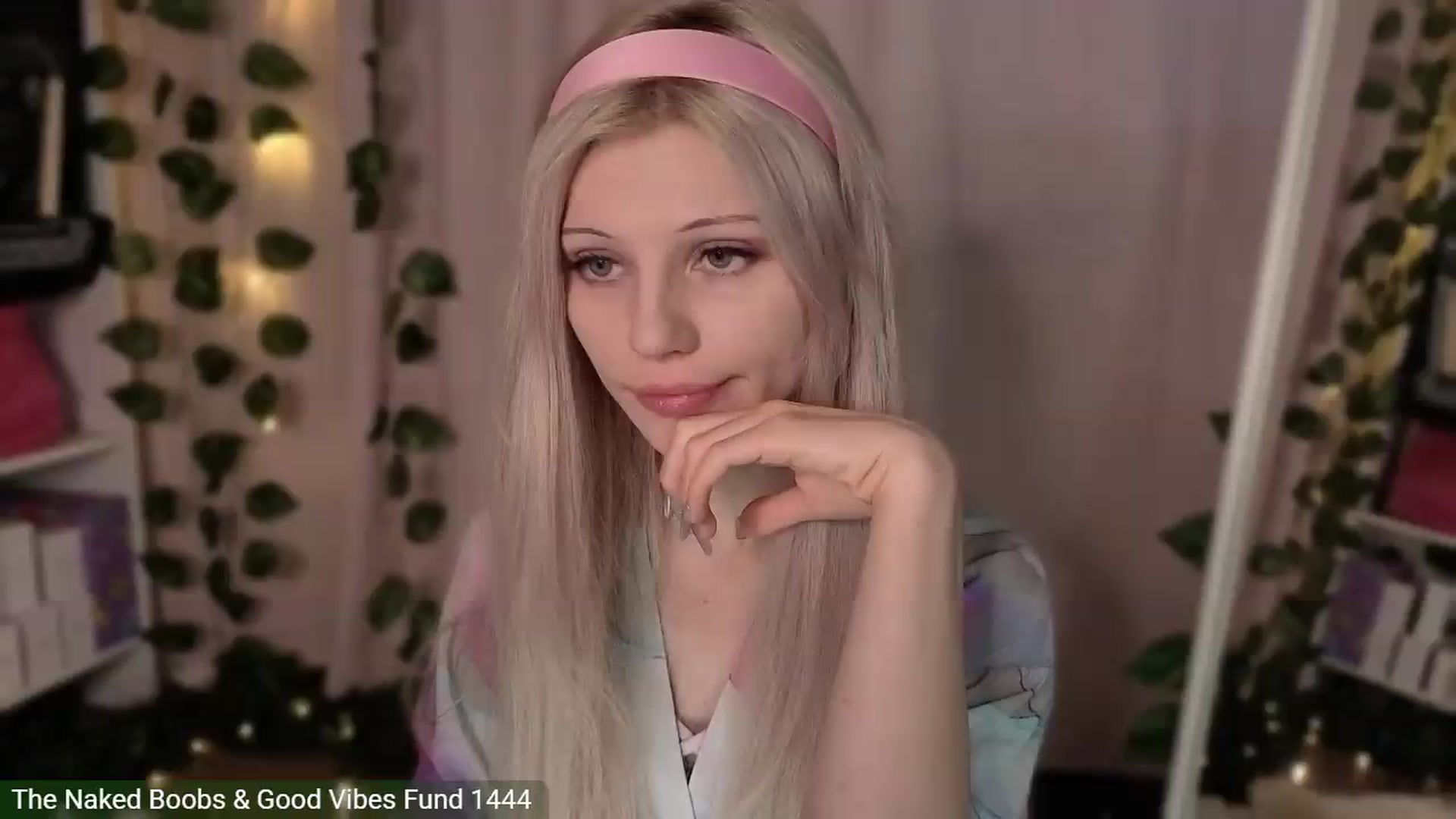 Gallery image thumbnail from JellyFox's myfreecams stream on, 07/22/2026, 05:09 image 18 of 20
