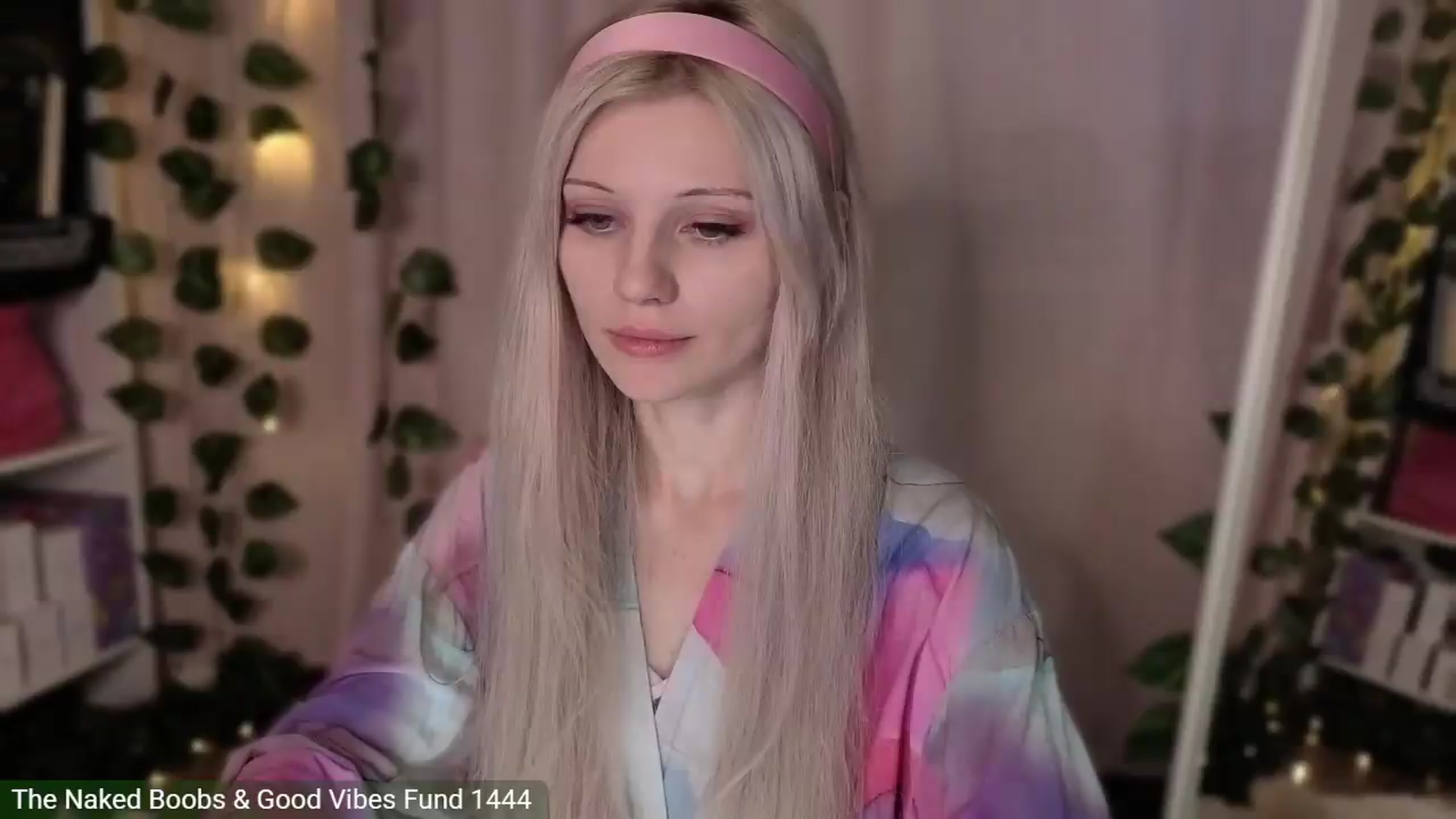 Gallery image thumbnail from JellyFox's myfreecams stream on, 07/22/2026, 05:09 image 19 of 20