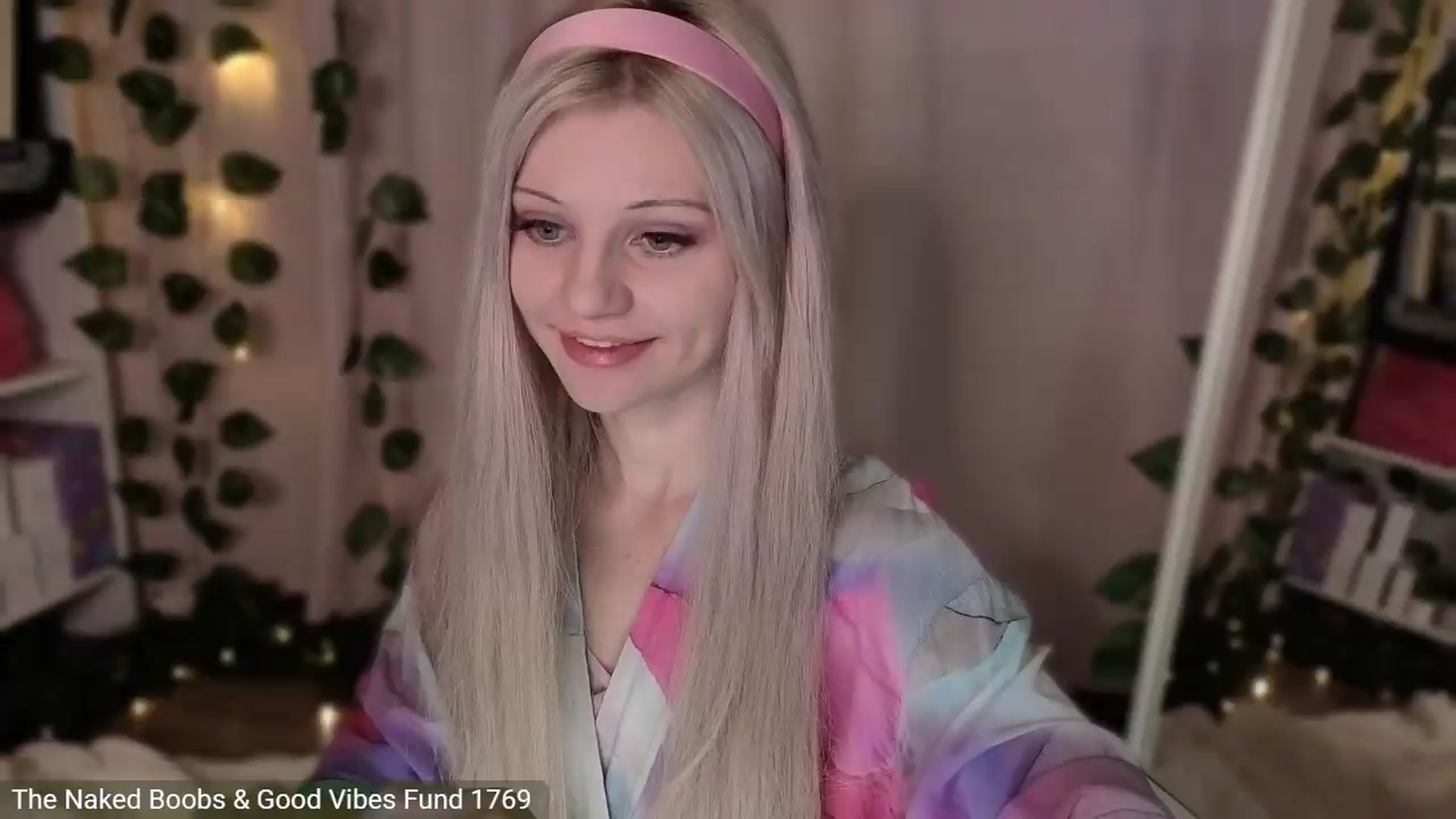 Gallery image thumbnail from JellyFox's myfreecams stream on, 07/22/2026, 05:09 image 4 of 20