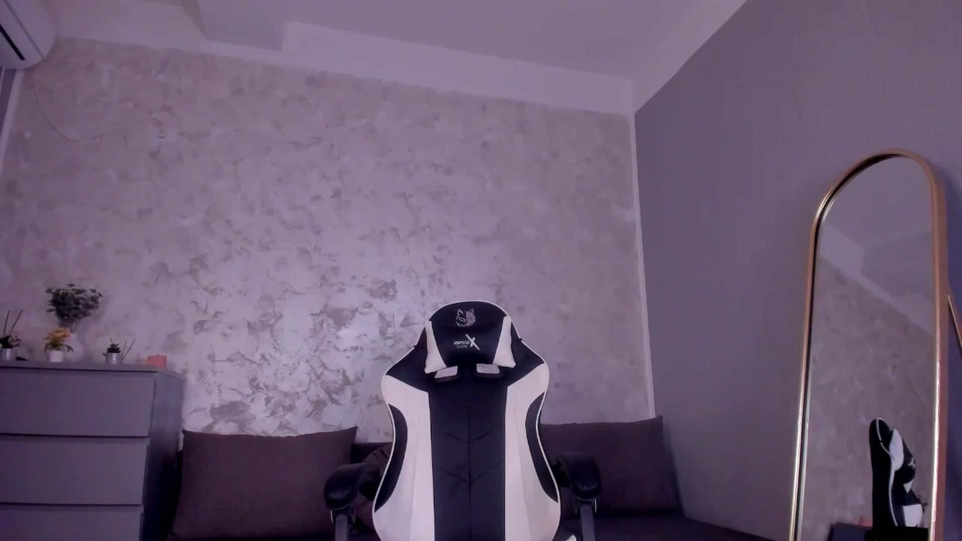 Gallery image thumbnail from JellyPie20's myfreecams stream on, 08/08/2024, 22:11 image 16 of 20