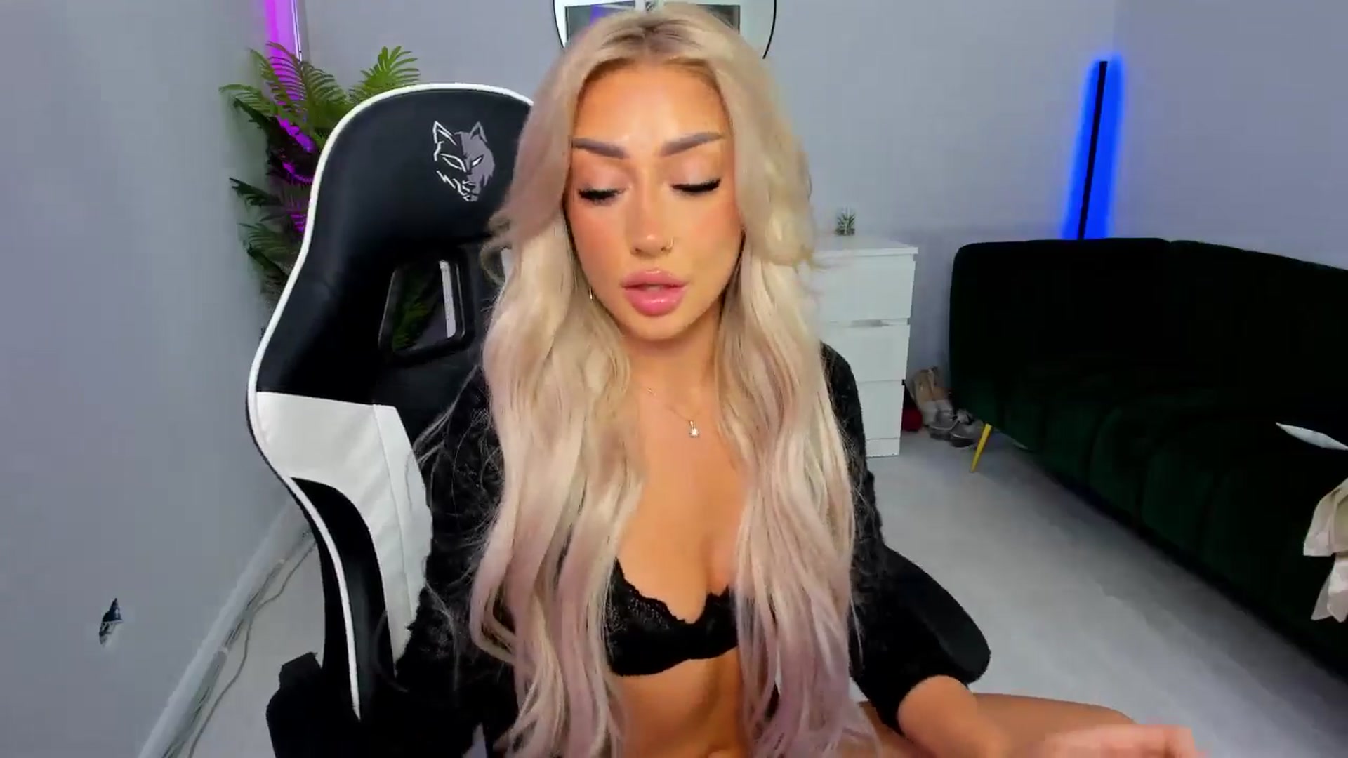 Gallery image thumbnail from JellyPie20's myfreecams stream on, 09/09/2024, 02:37 image 3 of 20