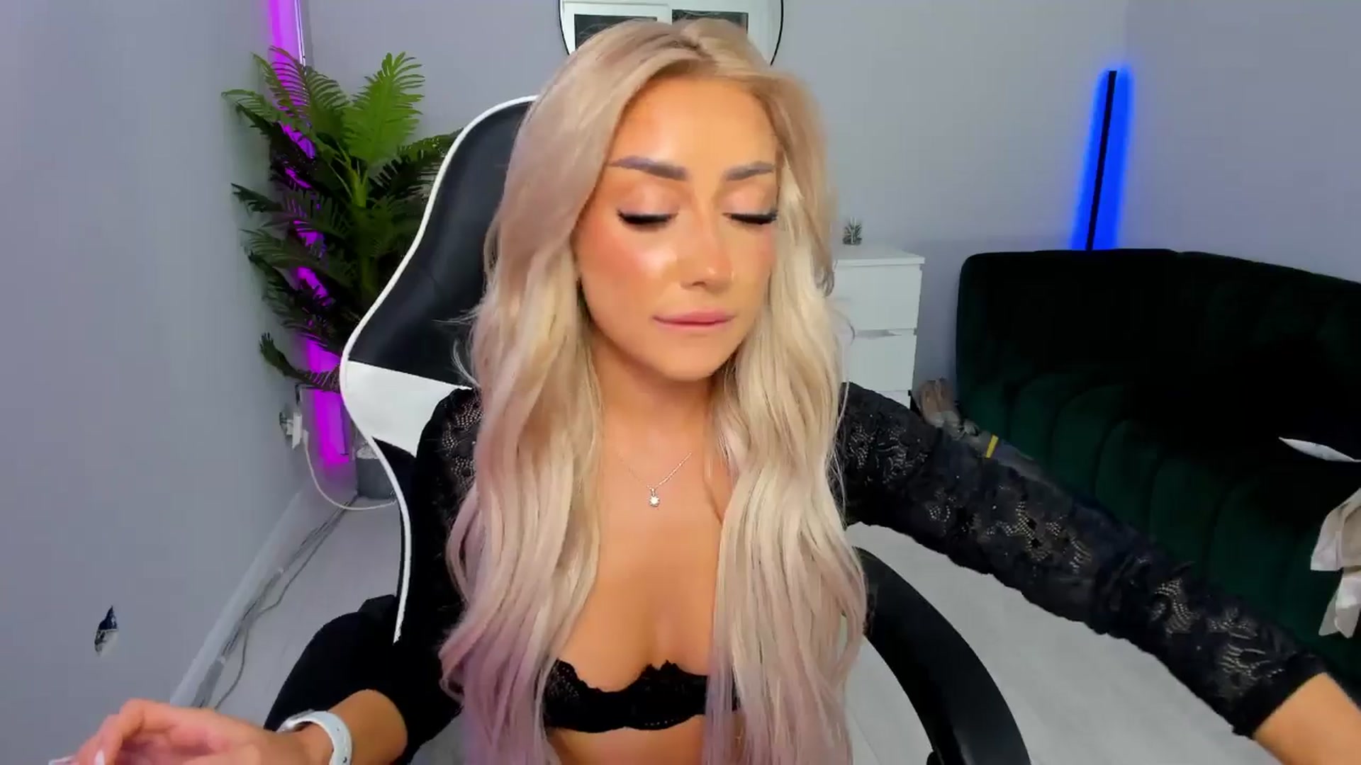 Gallery image thumbnail from JellyPie20's myfreecams stream on, 09/09/2024, 02:37 image 9 of 20
