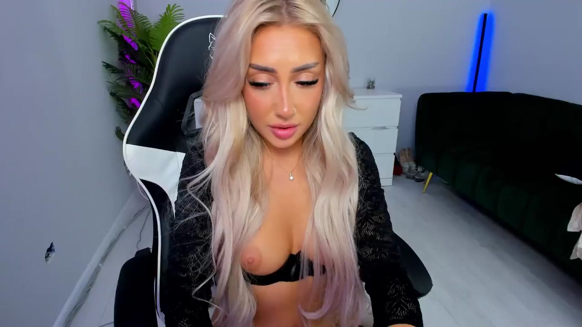 Gallery image thumbnail from JellyPie20's myfreecams stream on, 09/09/2024, 02:37 image 20 of 20