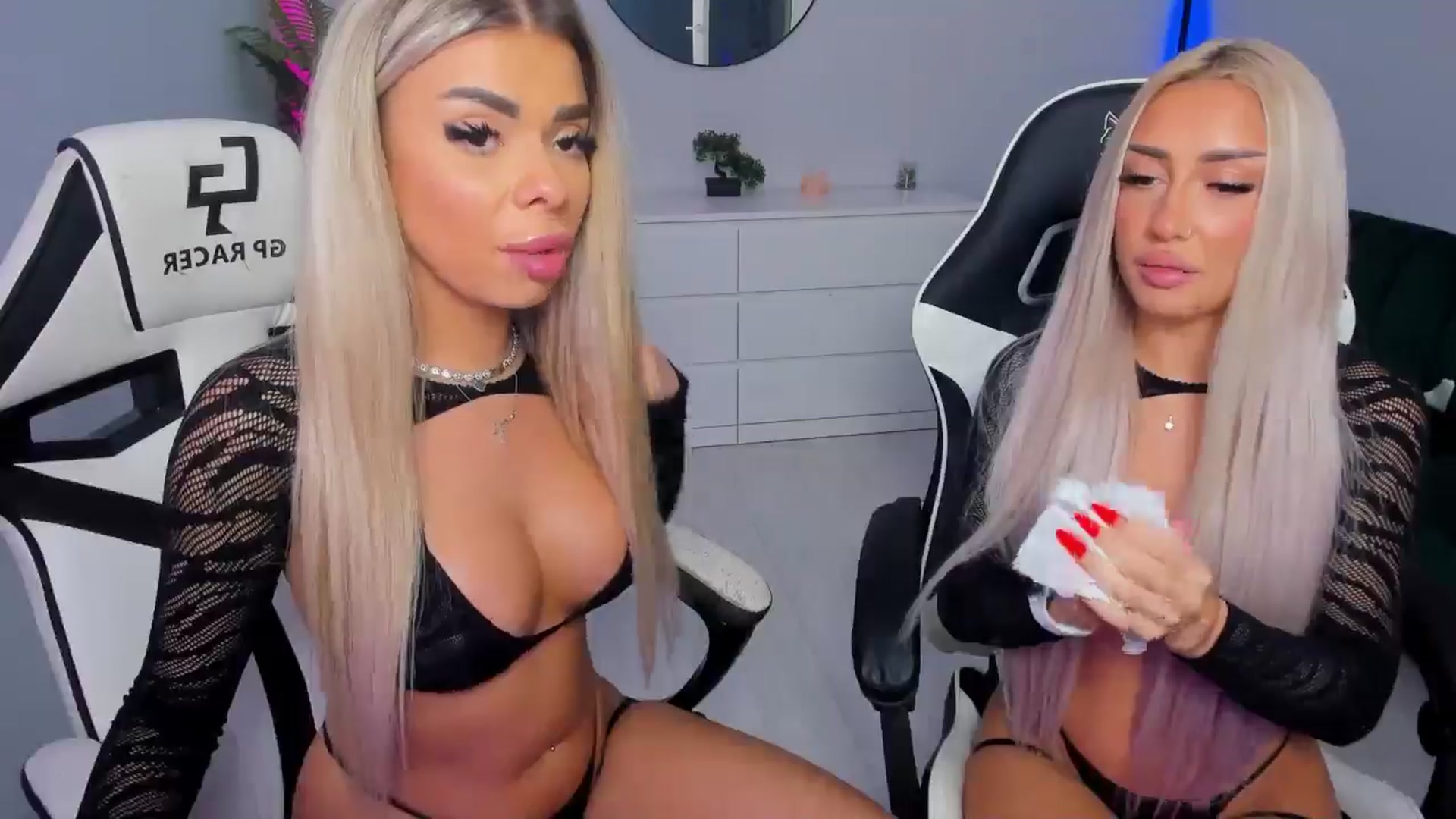 Gallery image thumbnail from JellyPie20's myfreecams stream on, 09/13/2024, 21:17 image 9 of 20