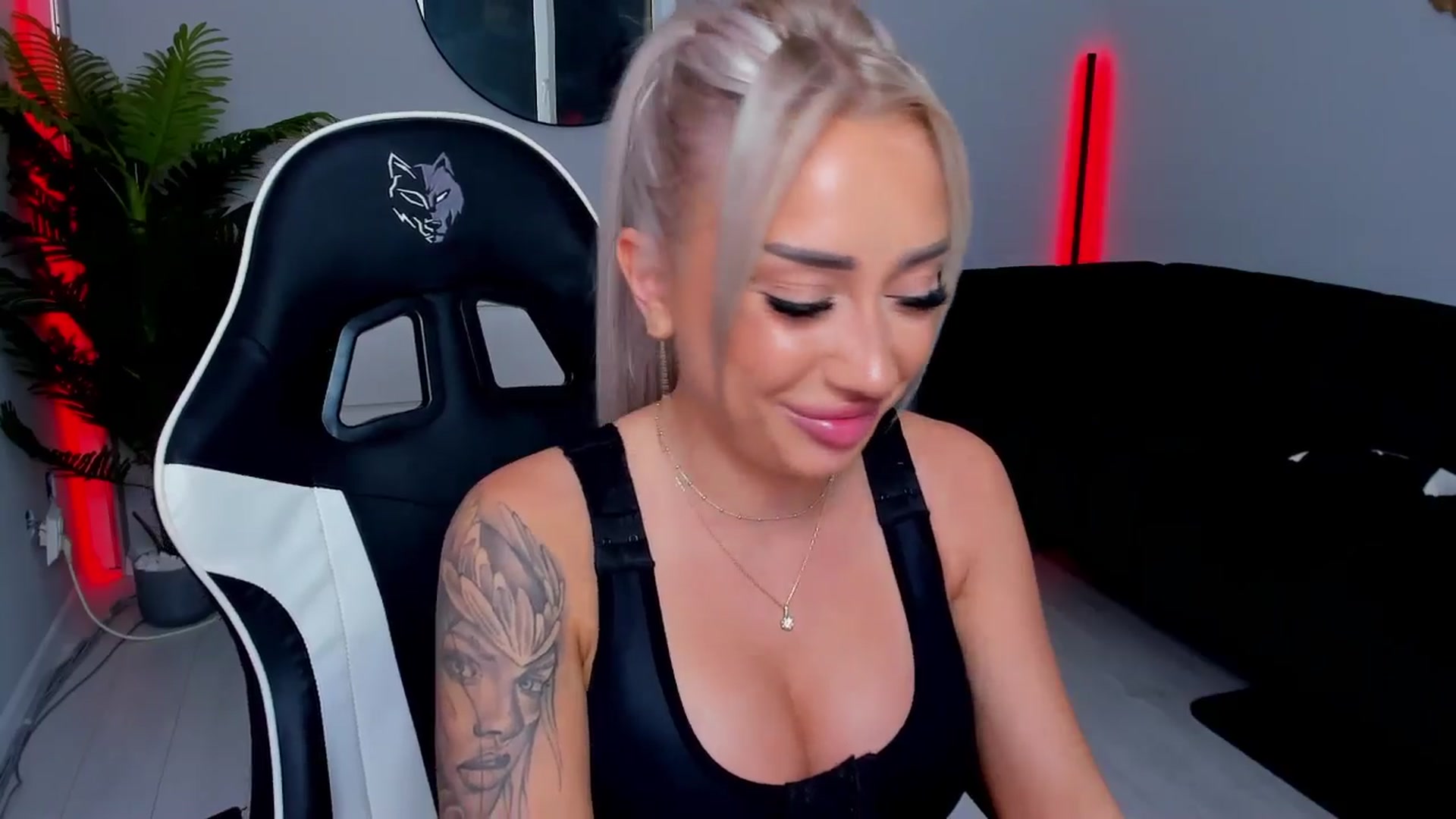 Gallery image thumbnail from JellyPie20's myfreecams stream on, 11/03/2024, 03:15 image 2 of 20