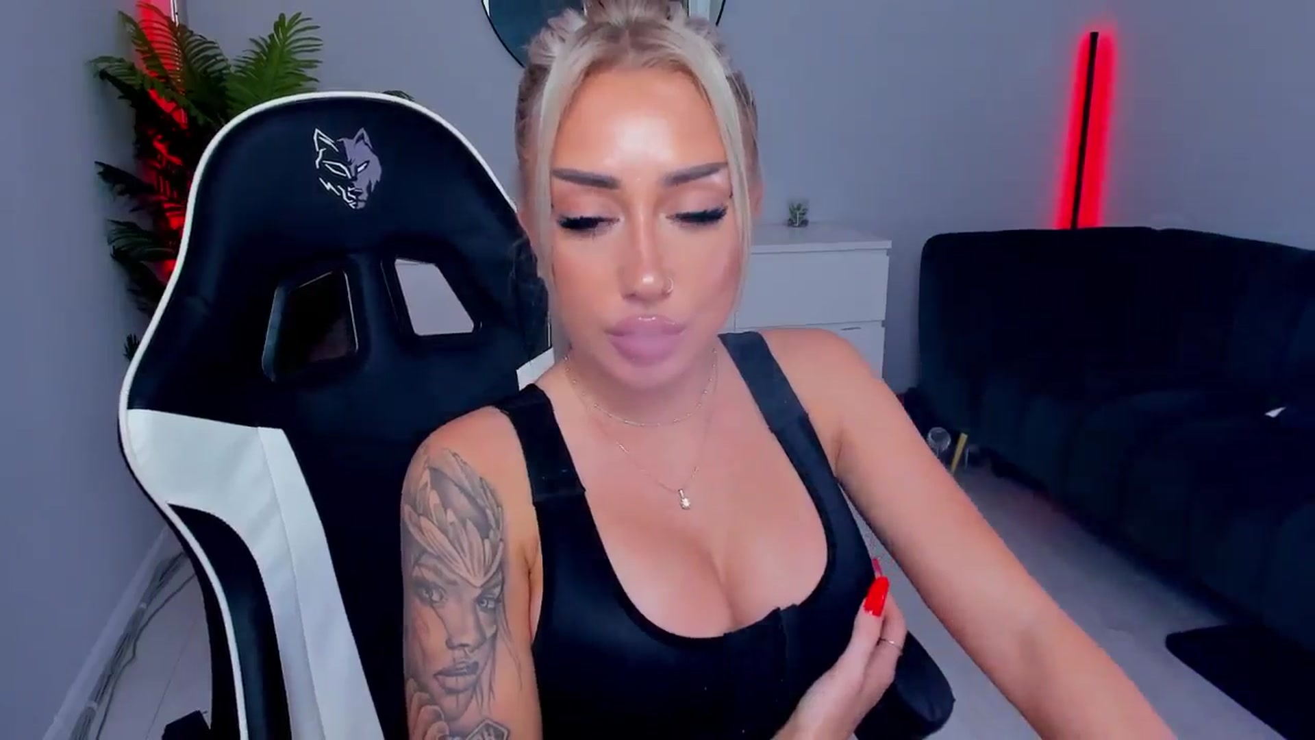 Gallery image thumbnail from JellyPie20's myfreecams stream on, 11/03/2024, 03:15 image 15 of 20
