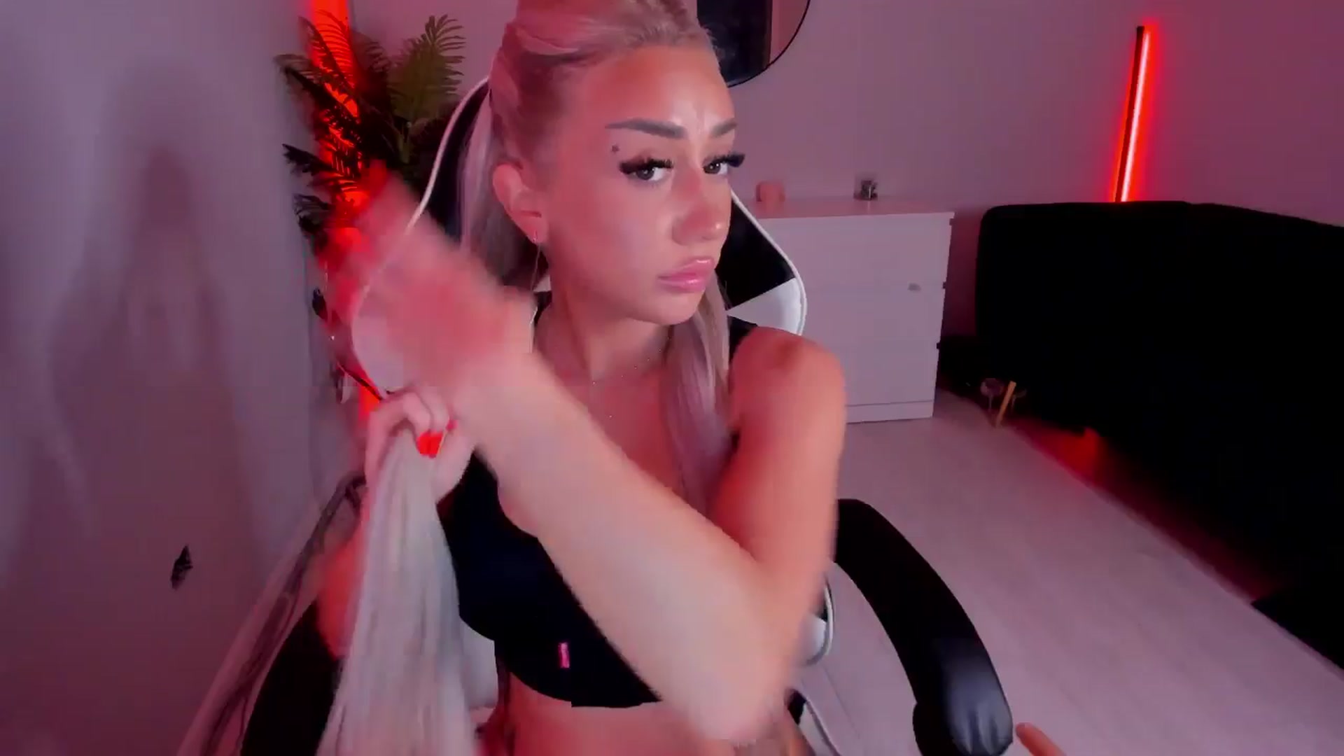 Gallery image thumbnail from JellyPie20's myfreecams stream on, 11/07/2024, 24:38 image 19 of 20