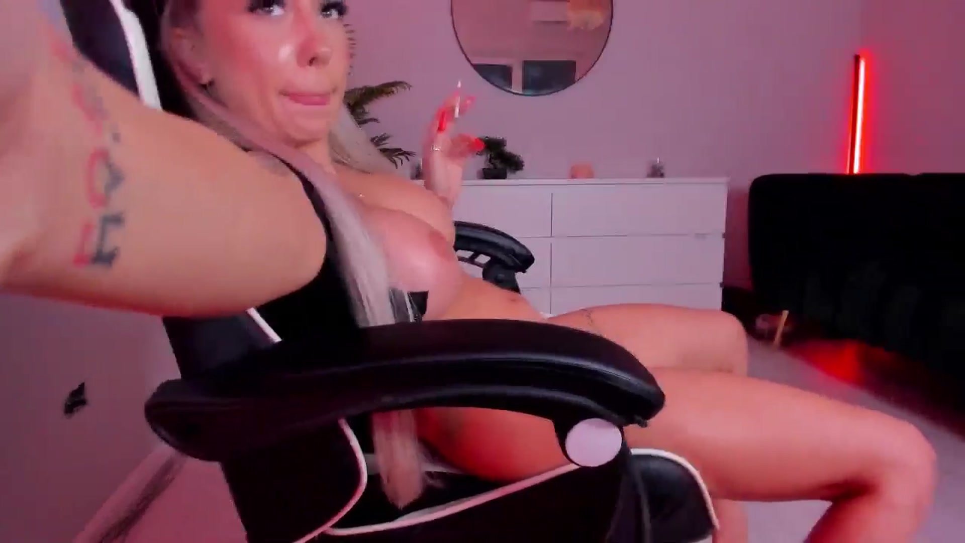 Gallery image thumbnail from JellyPie20's myfreecams stream on, 11/07/2024, 03:35 image 20 of 20