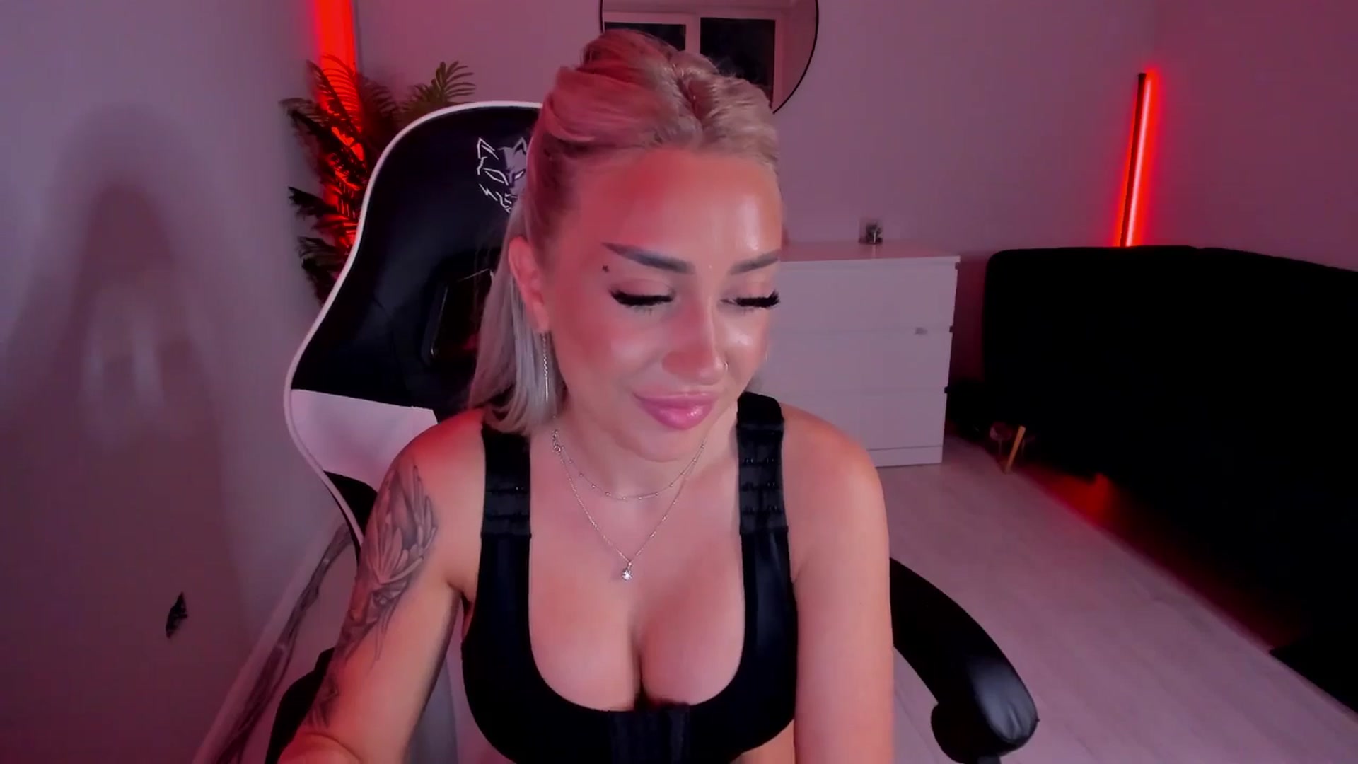 Gallery image thumbnail from JellyPie20's myfreecams stream on, 11/07/2024, 03:35 image 6 of 20