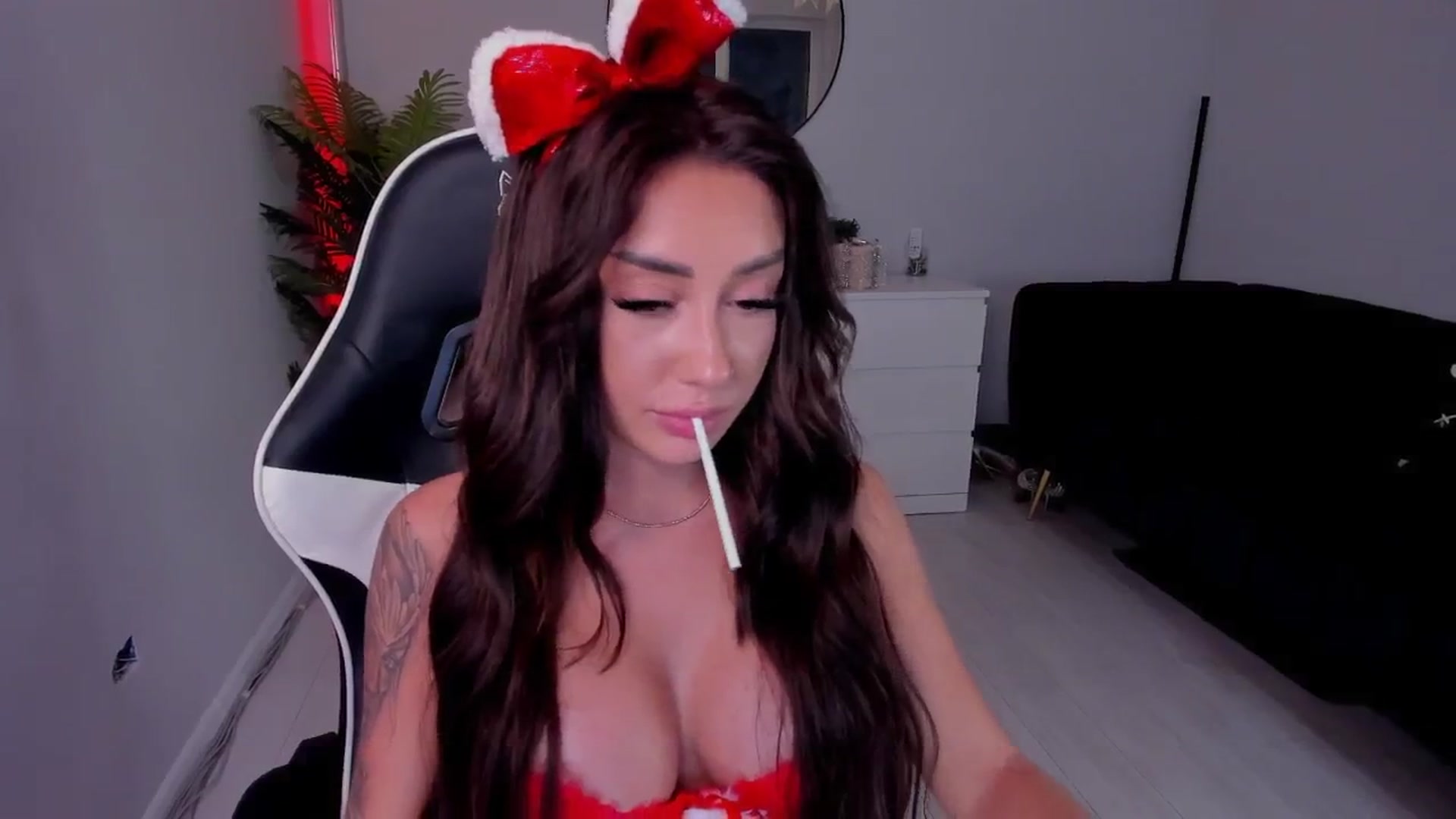 Gallery image thumbnail from JellyPie20's myfreecams stream on, 12/25/2024, 01:01 image 19 of 20