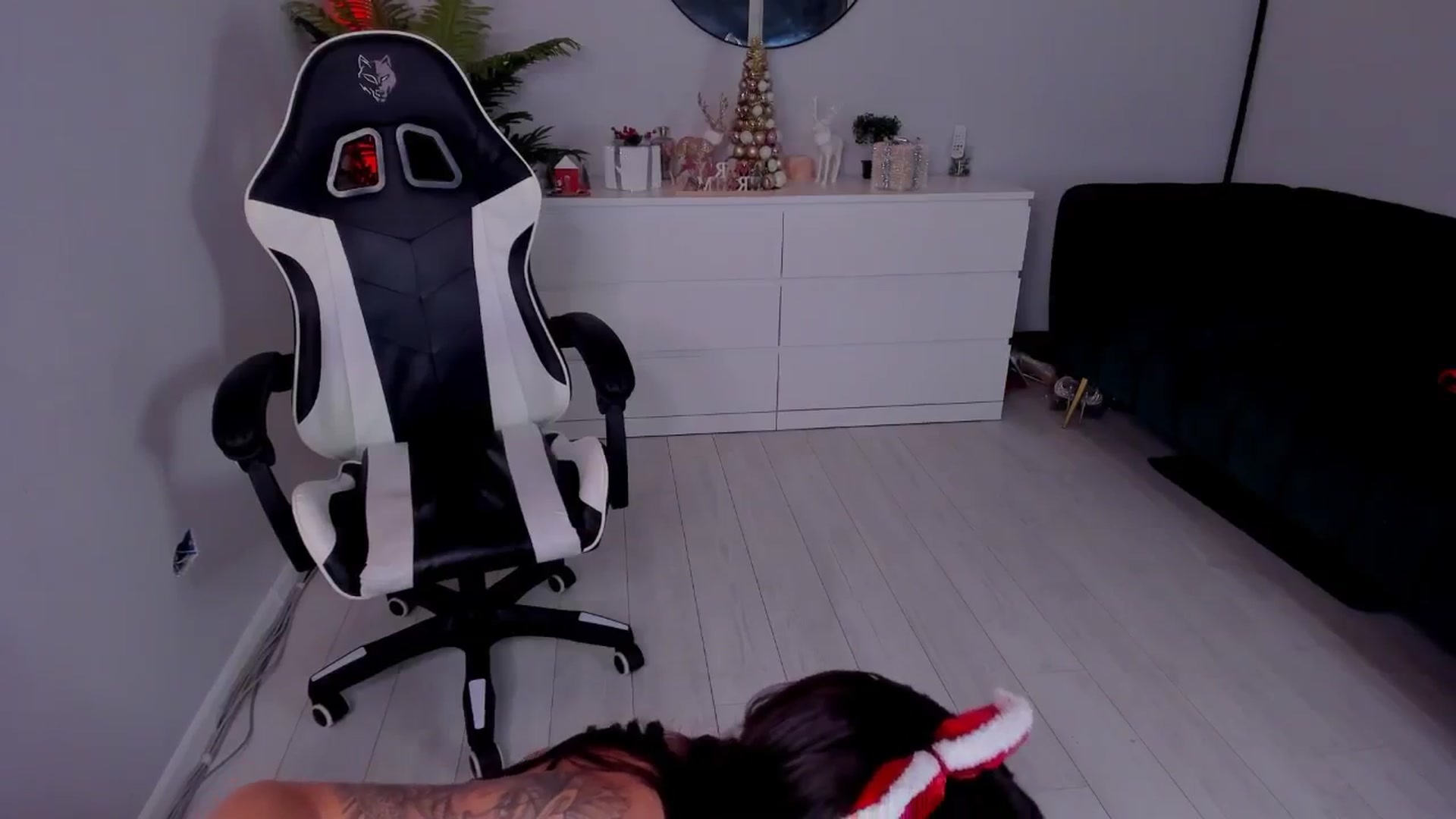 Gallery image thumbnail from JellyPie20's myfreecams stream on, 12/25/2024, 01:01 image 16 of 20