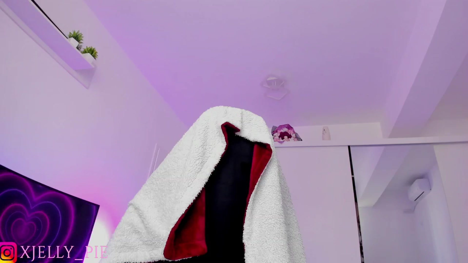 Gallery image thumbnail from JellyPie20's myfreecams stream on, 08/06/2025, 13:36 image 8 of 20