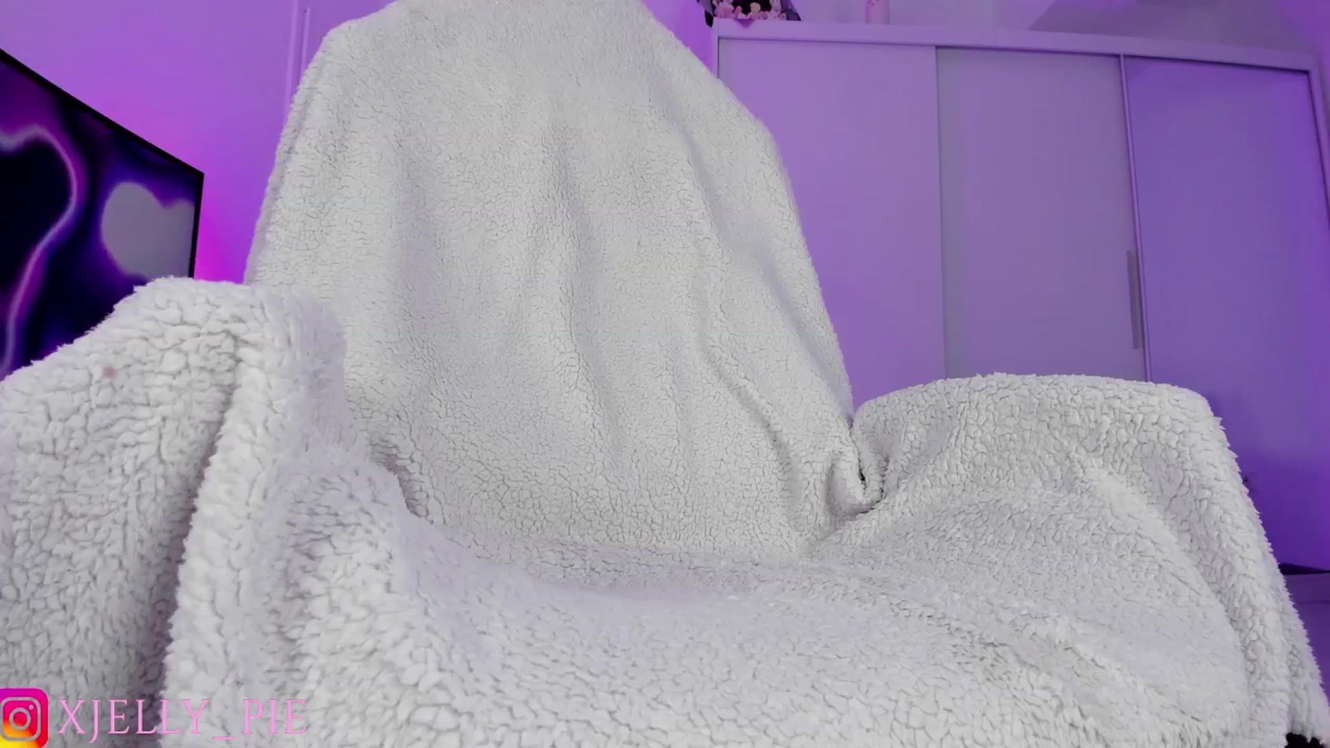 Gallery image thumbnail from JellyPie20's myfreecams stream on, 08/14/2025, 20:43 image 13 of 20