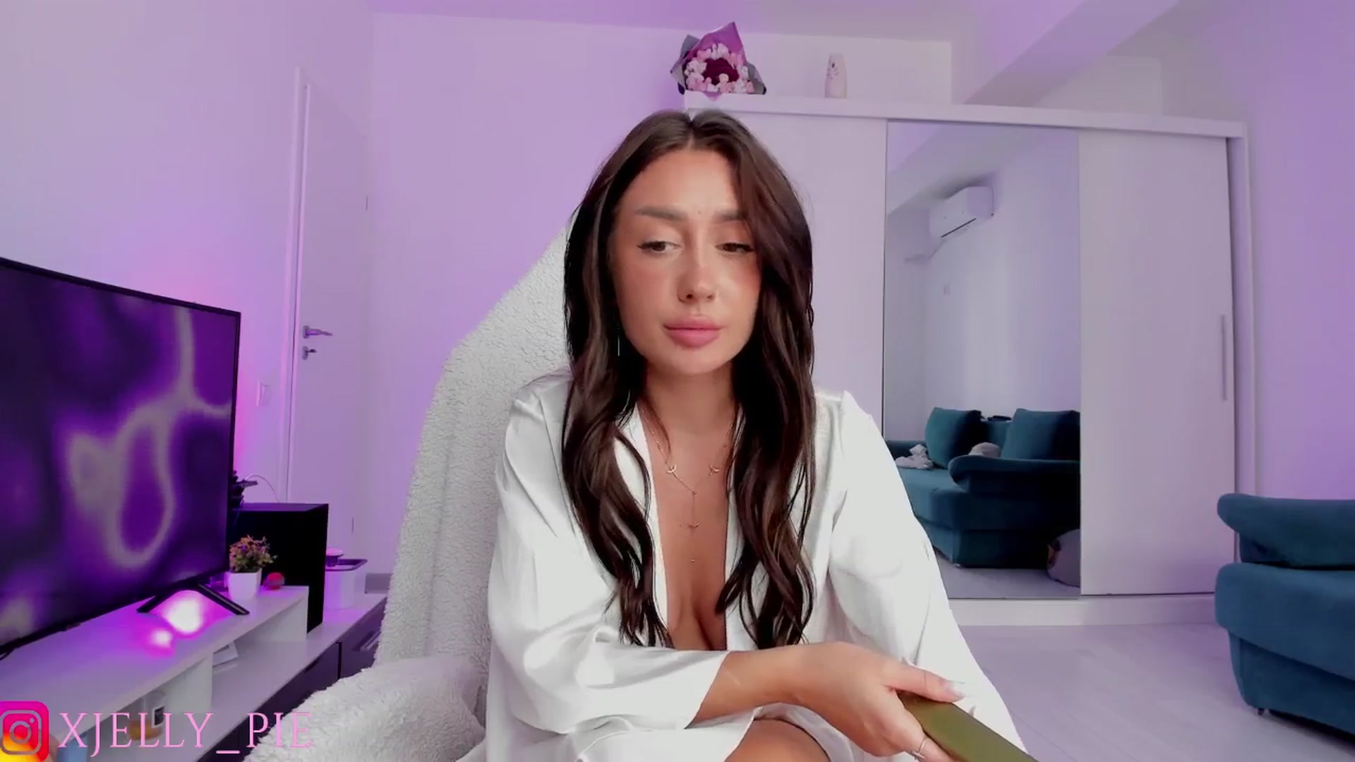 Gallery image thumbnail from JellyPie20's myfreecams stream on, 08/18/2025, 11:05 image 3 of 20
