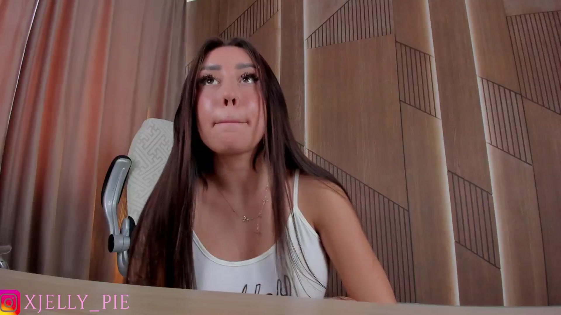 Gallery image thumbnail from JellyPie20's myfreecams stream on, 08/24/2025, 13:31 image 18 of 20