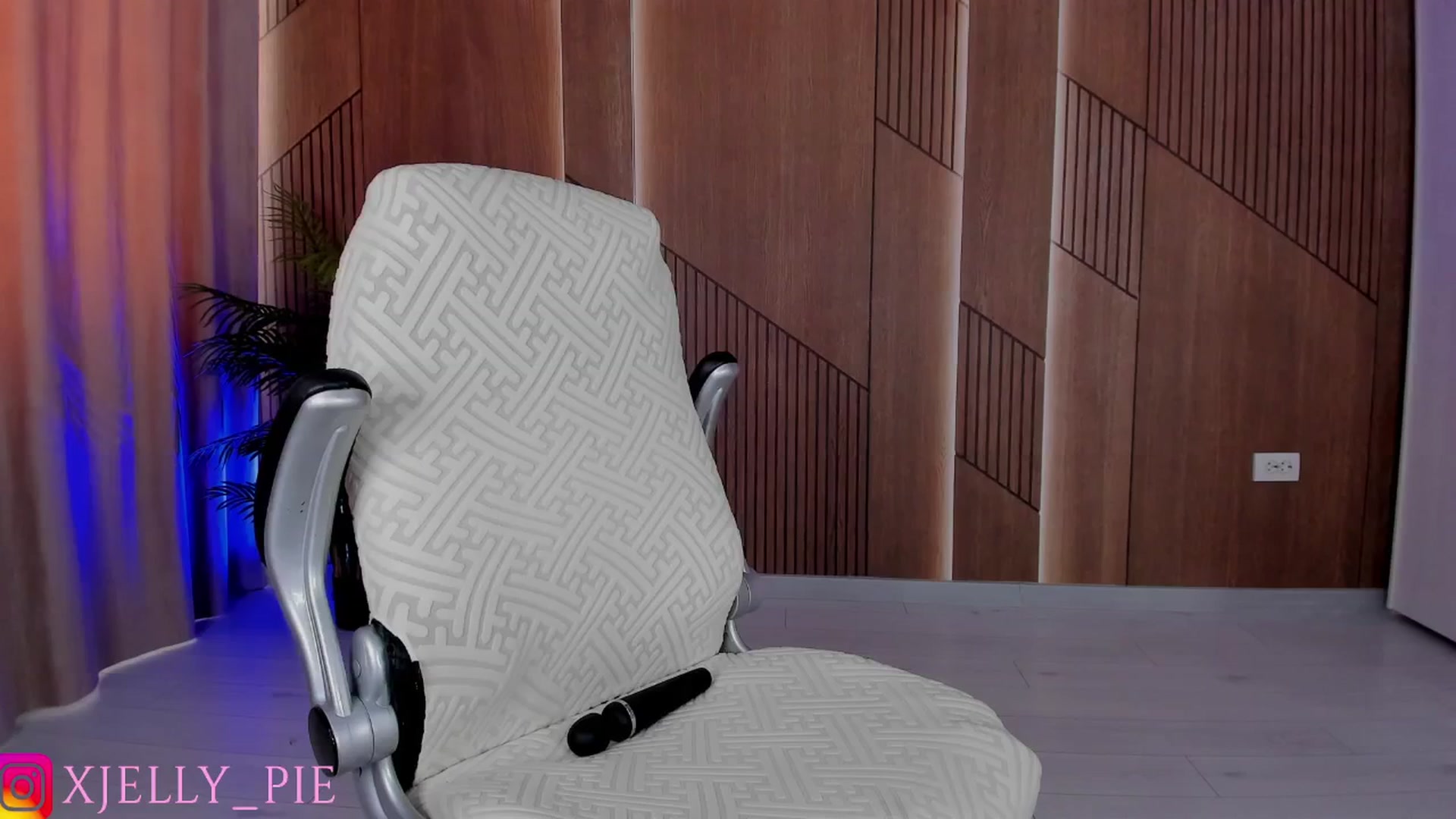 Gallery image thumbnail from JellyPie20's myfreecams stream on, 09/05/2025, 10:05 image 20 of 20